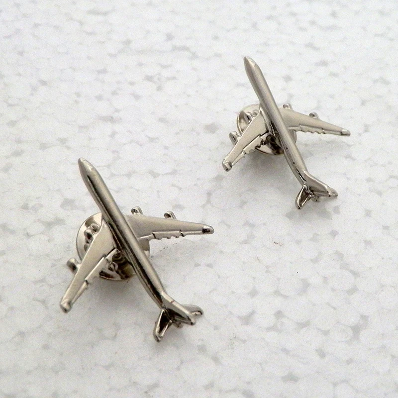 Брошь в виде самолета золотого и серебряного цвета, 15 лет производства, Металлический Эмалированный значок на заказ, булавка на день рождения, праздничная булавка для праздника, 340