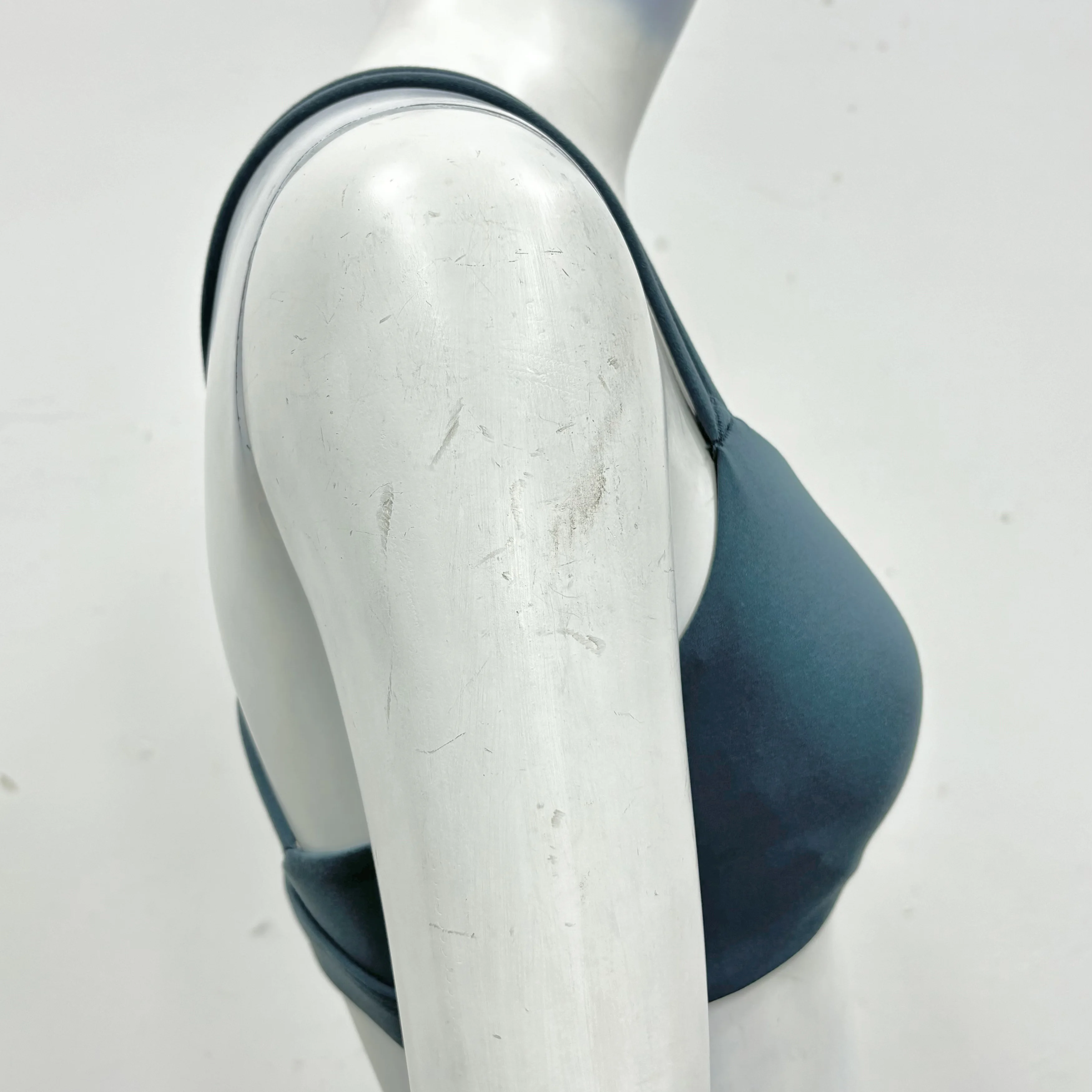 Custom New 2024 Medium Support Yoga Bra Criss-Cross Back Padded Strappy Sports Bras with Removable Cups