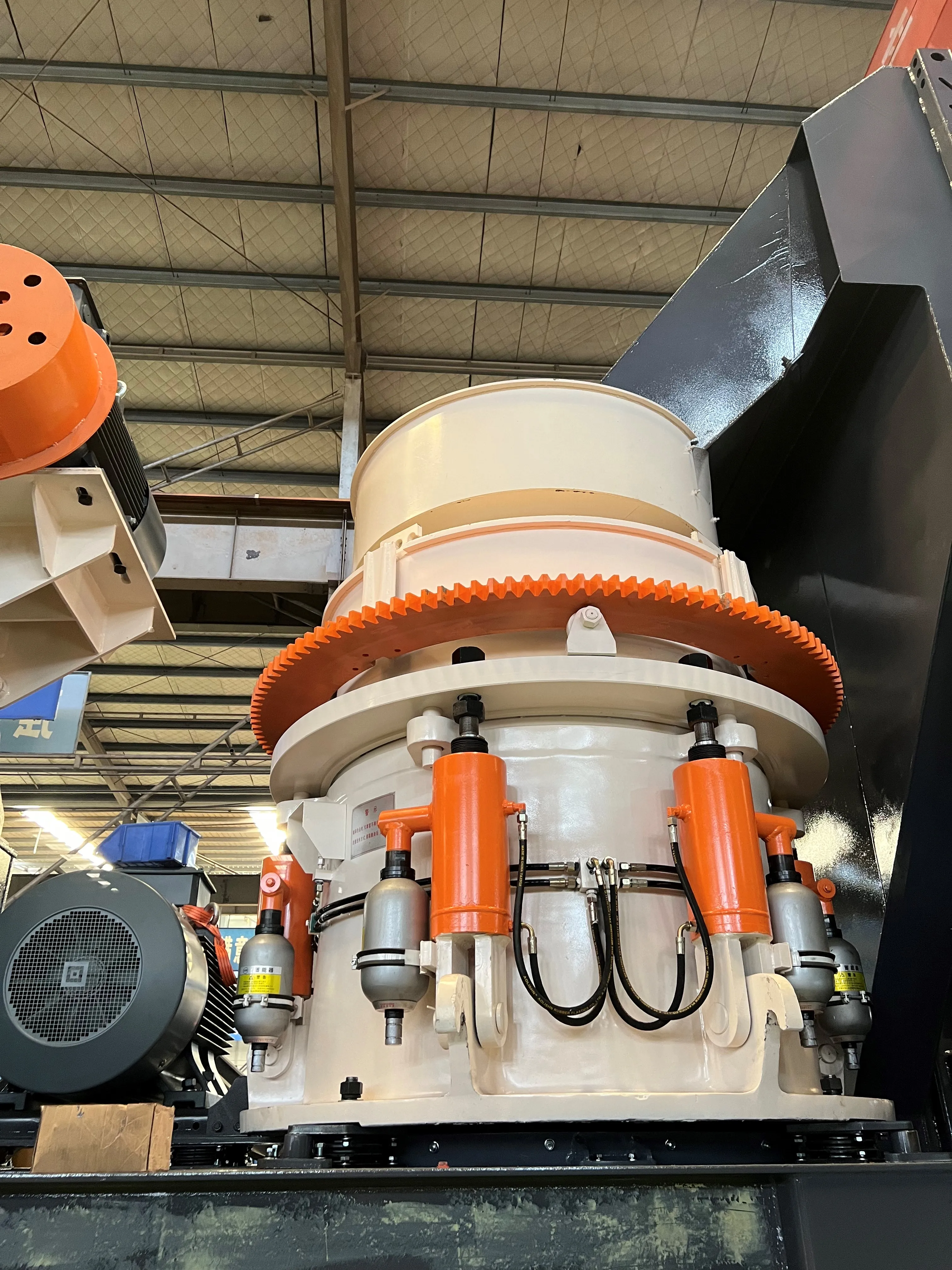 High Performance Low Cost Large Crushing Force HP Multi-Cylinder Hydraulic Cone Stone Crusher