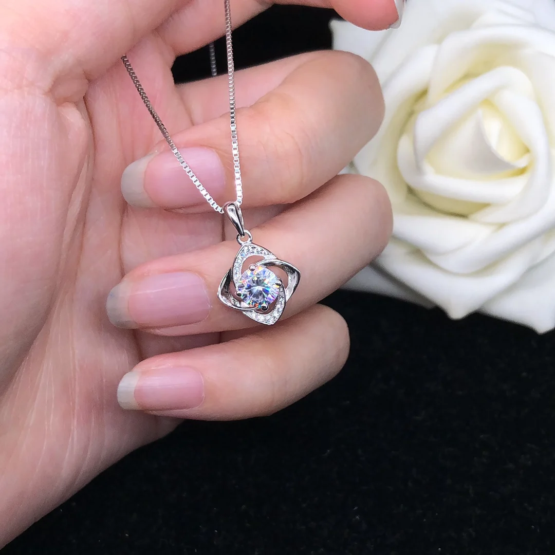 S925 Silver White Gold Plated Four Leaf Clover Pendant 0.8 CT D Color Solitaire Moissanite Pendant Necklace For Women