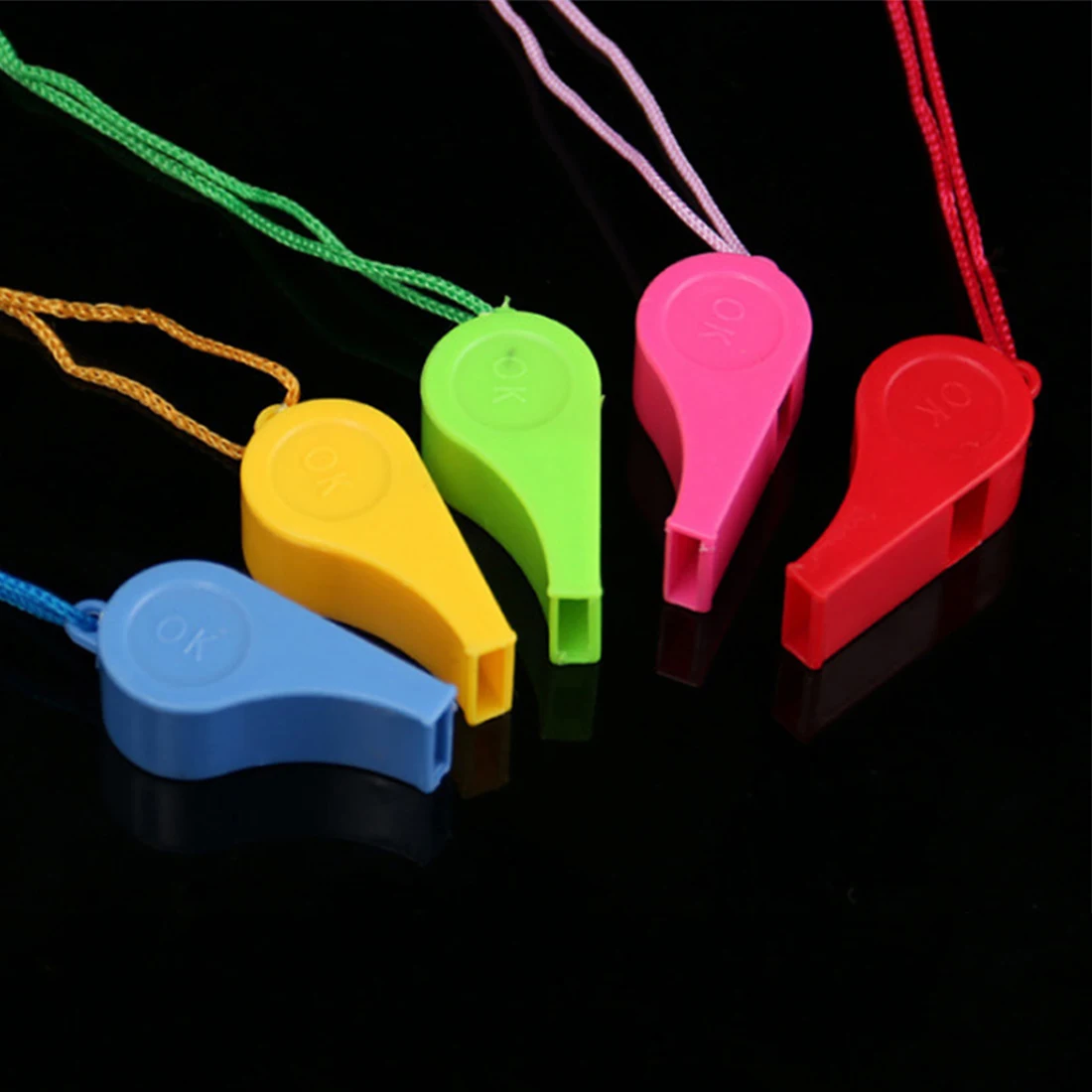 Cheap Customized color Plastic Whistle Sports whistle with lanyard plastic whistle in bulk