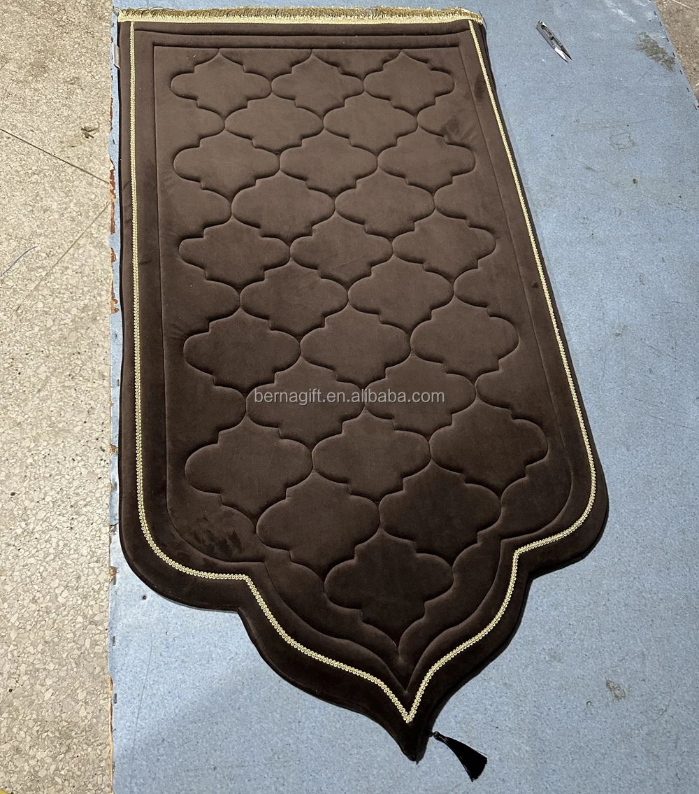 New design Thick  High Quality Soft Velvet Material  embroidery  Pattern Foam  Sejadah Prayer Mat for Muslim
