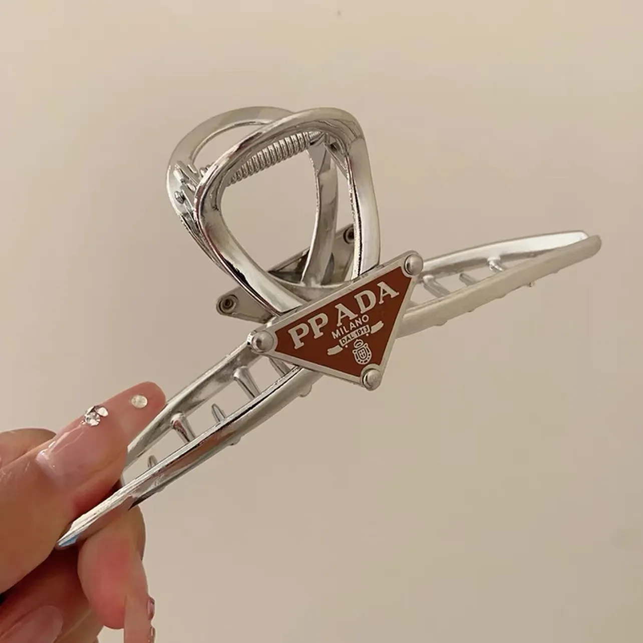 Senior sense silver grab clip large summer ins Shark clip 2024 new hair clip Female French silver big metal hair claw