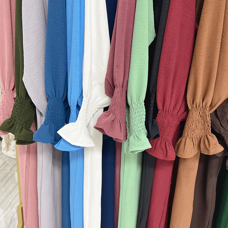 muslim women abaya c1.jpg