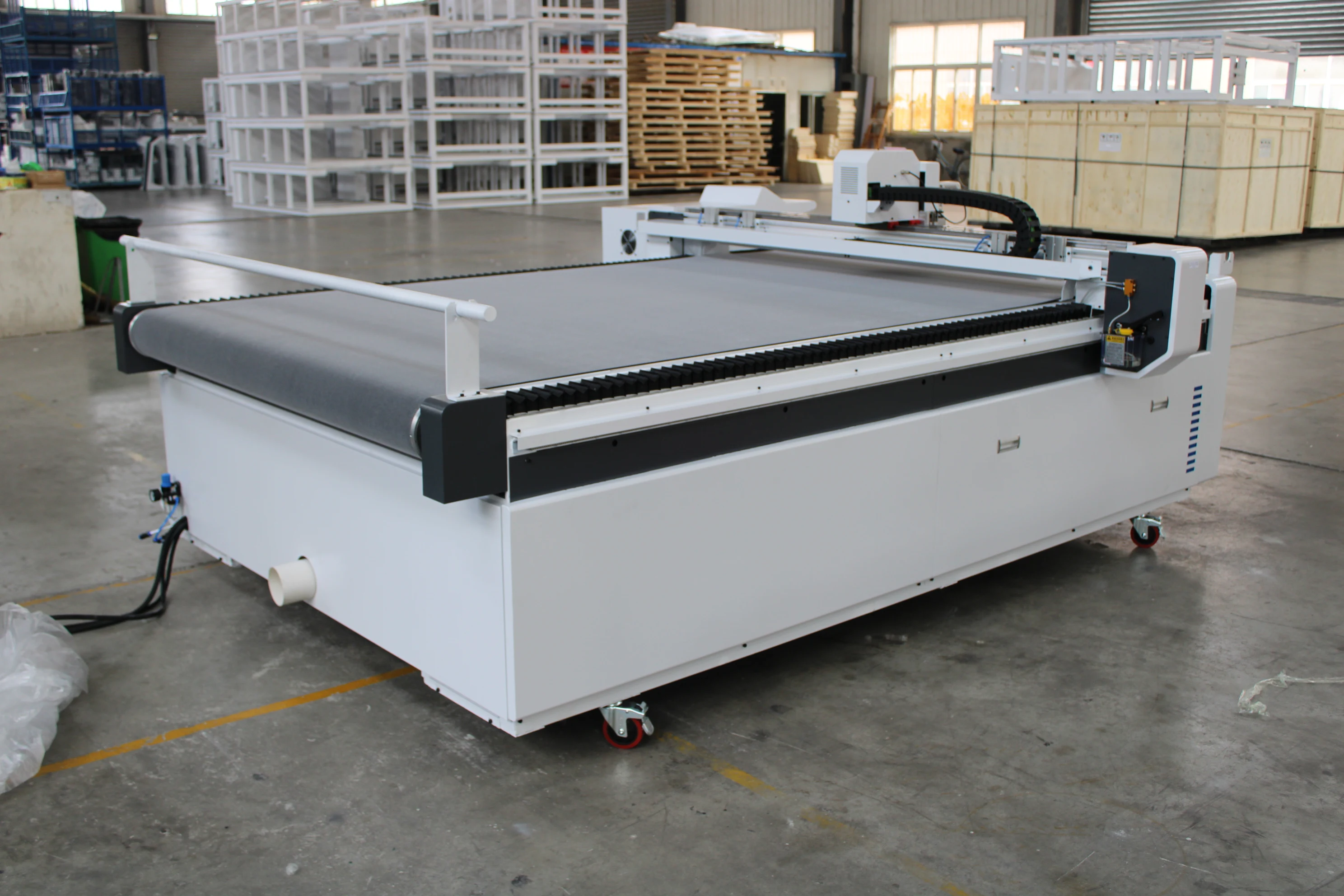 high quality CNC oscillating knife cutting machine  fabric leather textile cutting machine  with automatic feeding function