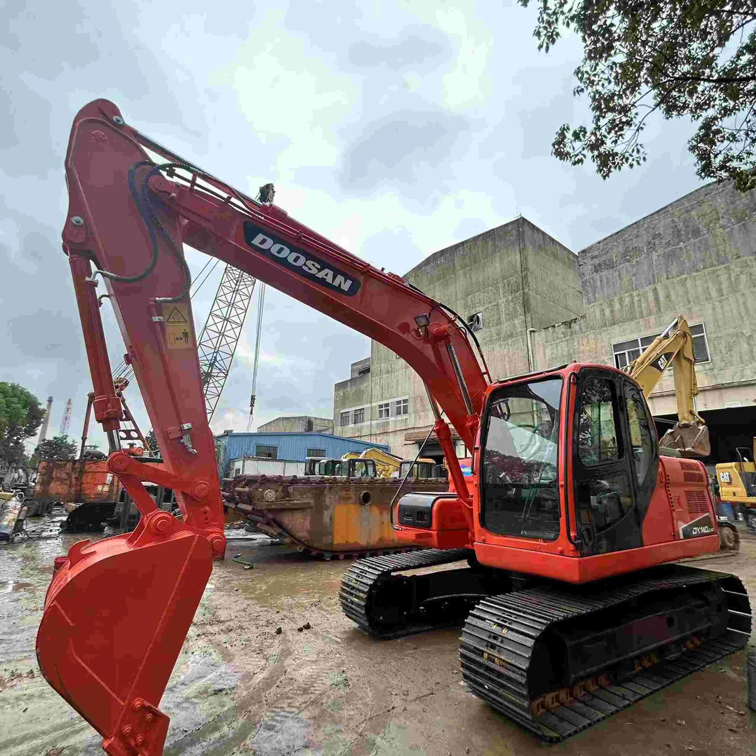 High Quality Low Price Used  Doosan Dx140 crawler Excavators Earth moving machinery Original Doosan  Dx150 Dx225 Dx300