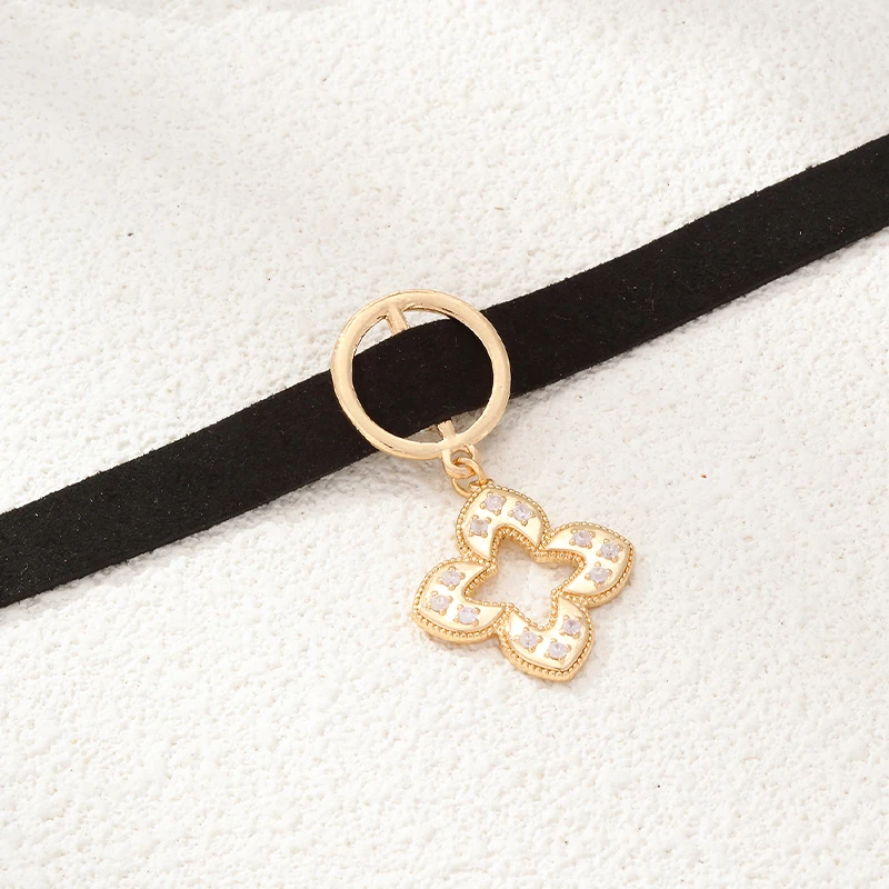 CDD New Punk Black Cotton Rope Choker for Women Inlaid Zircon Four Leaf Clover Charm Necklace Gothic Jewelry