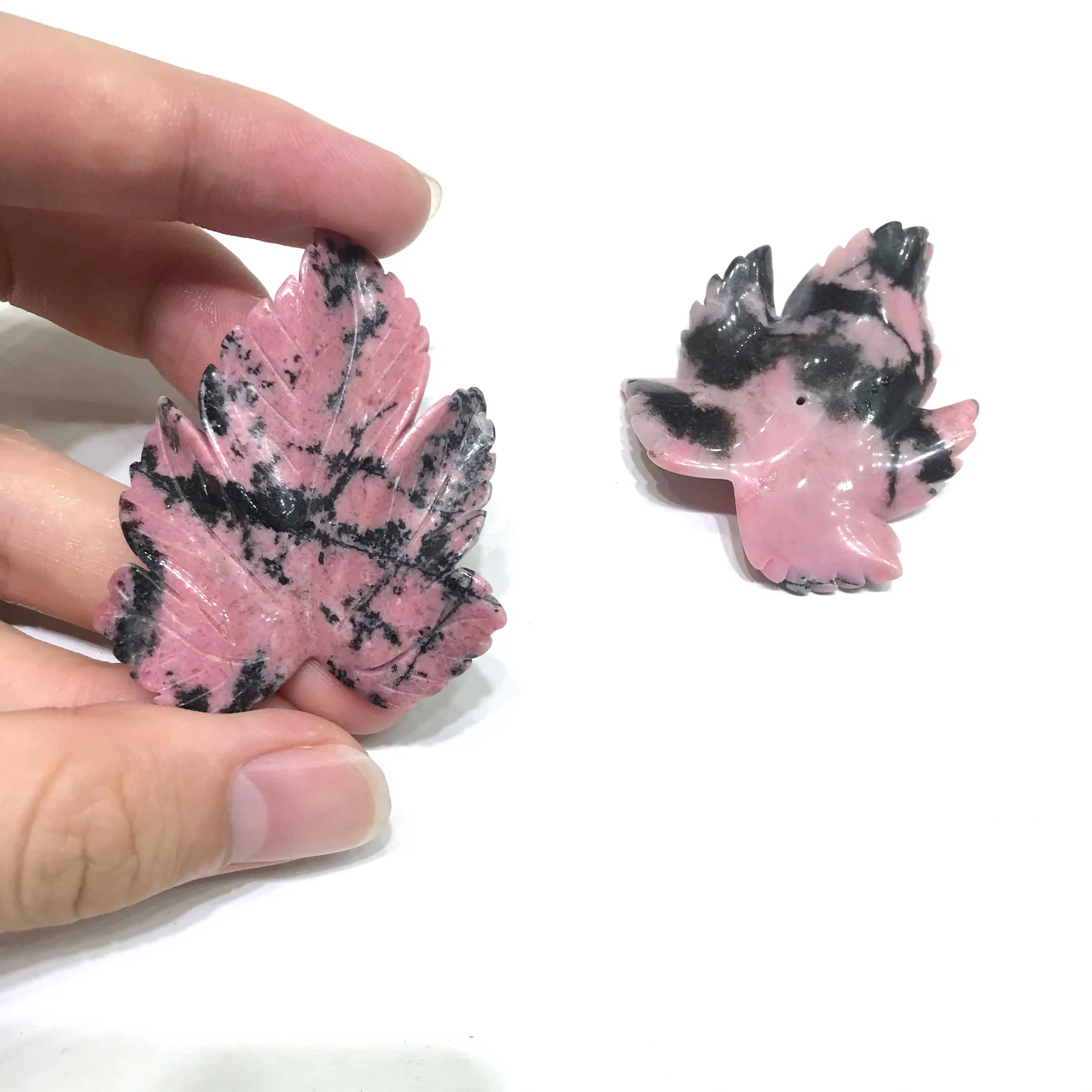Natural Hand Carved Black Pink Rhodonite Crystal Leaf Carvings With Hole For Gift Decoration