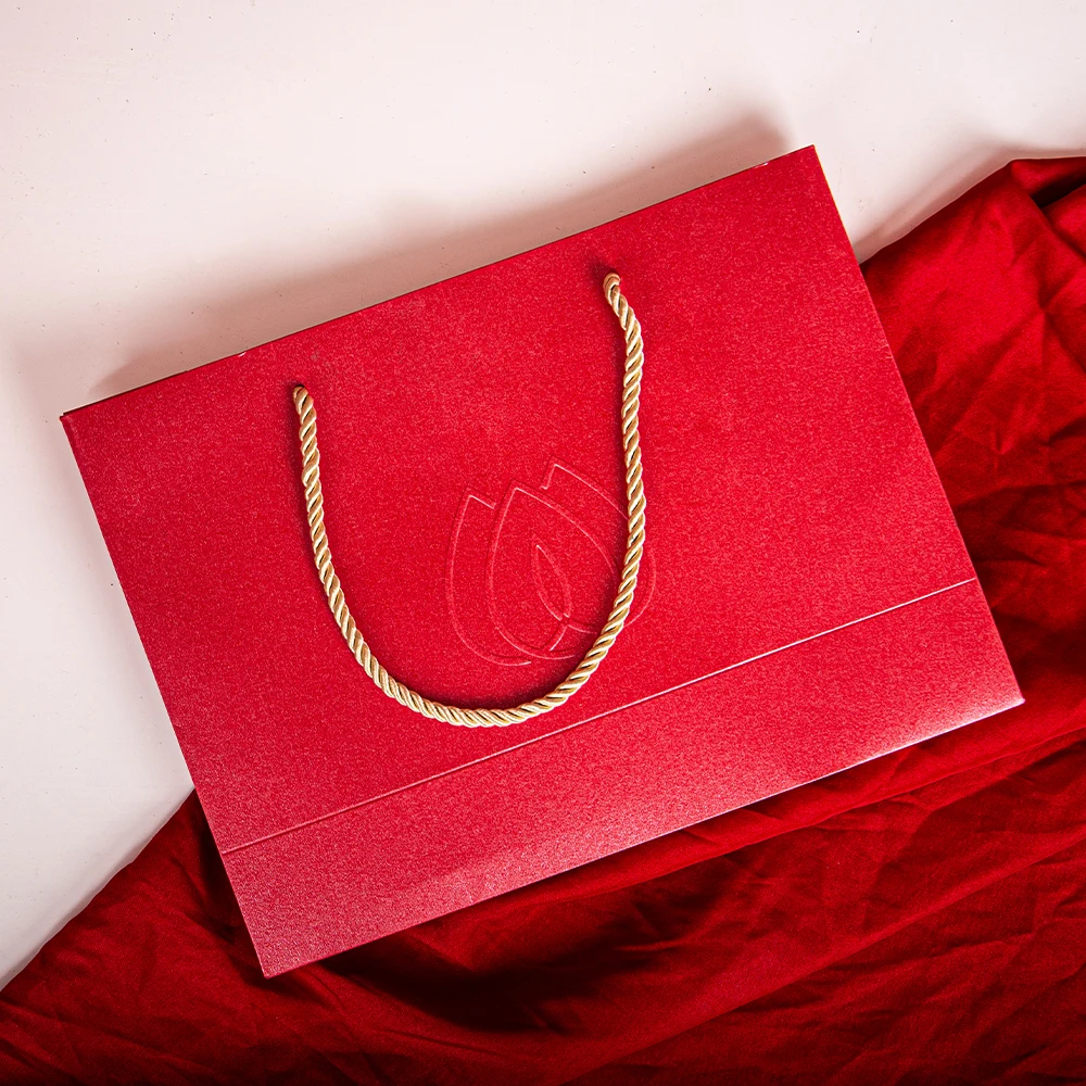 Custom Logo Fashion Red Art Paper Bag Eco-Friendly Embossing Paper Packing Gift Shopping Paper Packing Bags With Handle