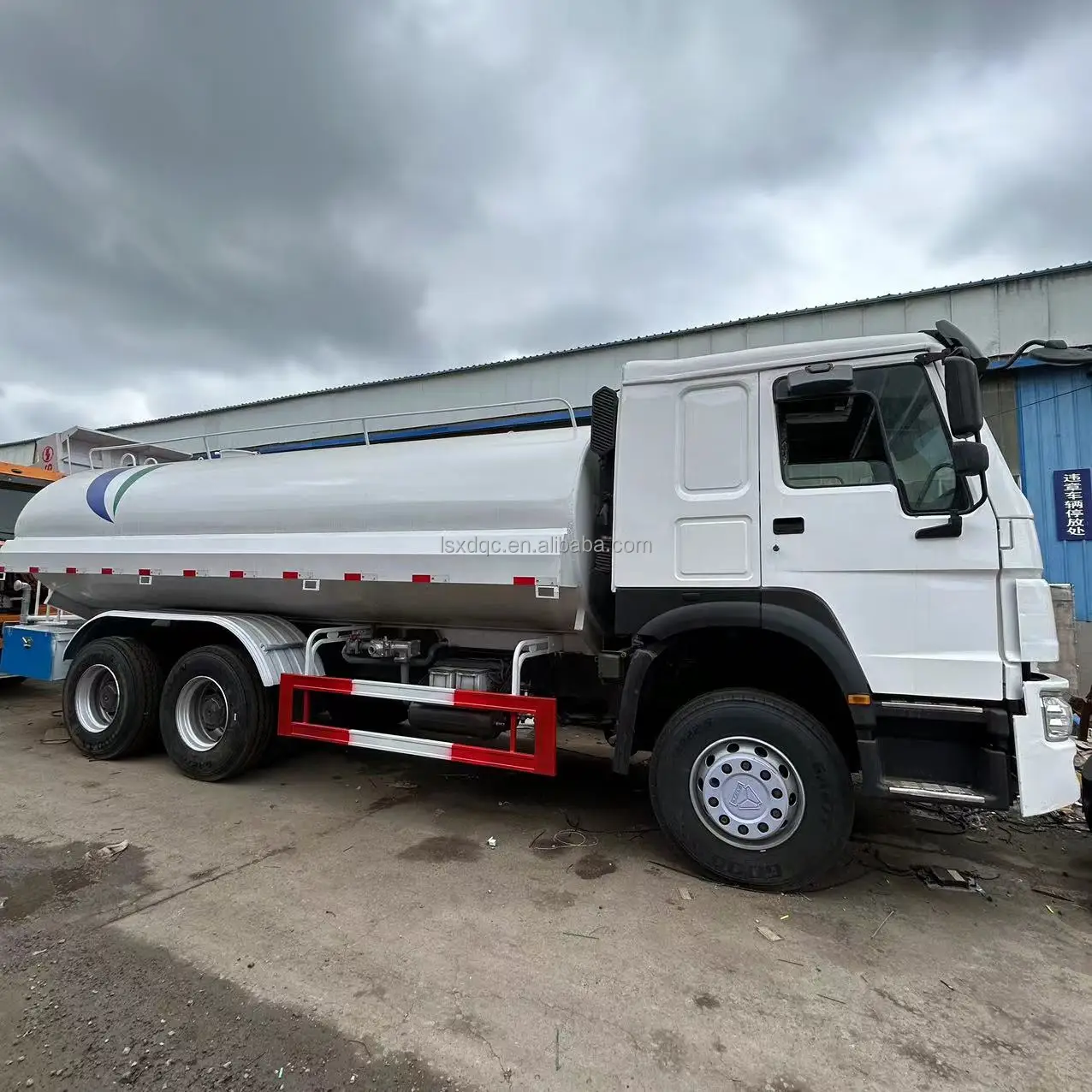 Used Howo Water Tanker 6x4 20000 Liter Water Spray Bowser Water Tank Truck For Sale