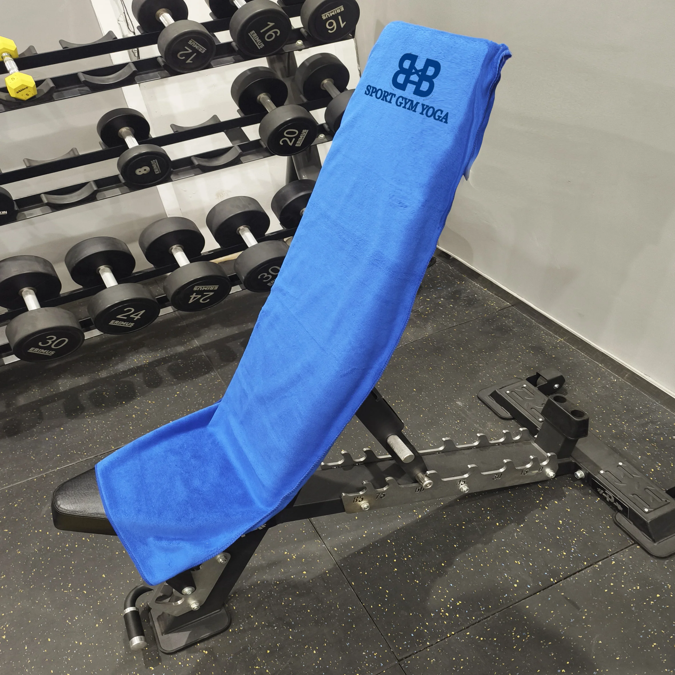 Custom Embroidered logo Sweat Workout Towel Super Absorbent Microfiber Sport Fitness Gym Bench Towel with Zipper Pocket