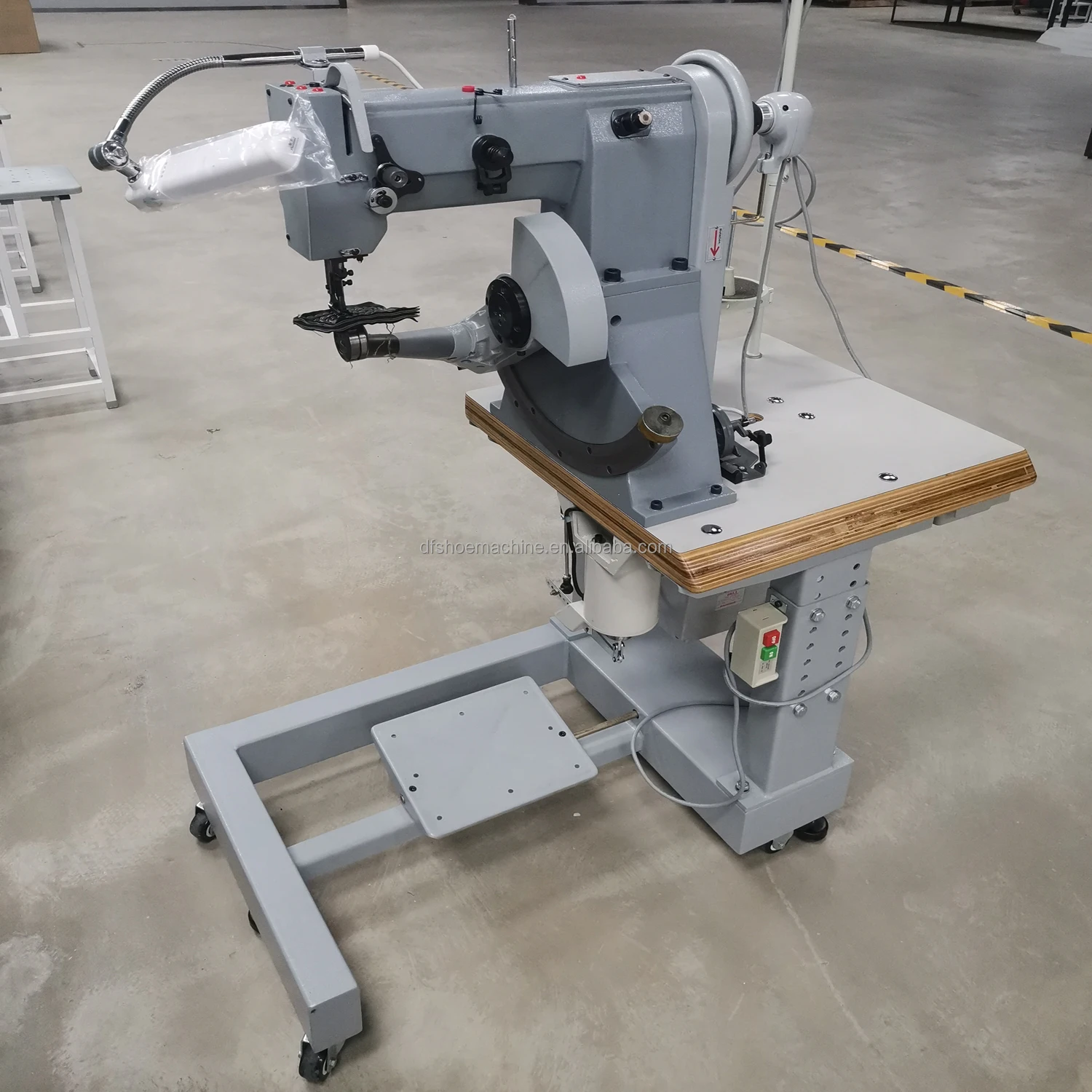 Лучшая Промышленная швейная машина для изготовления обуви с поворотным рычагом, с верхней подошвой, с боковой стенкой, цена