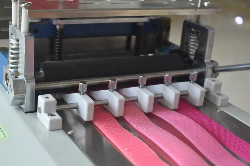 0.44KW Automatic Belt Ribbon Leather Cutting Machine