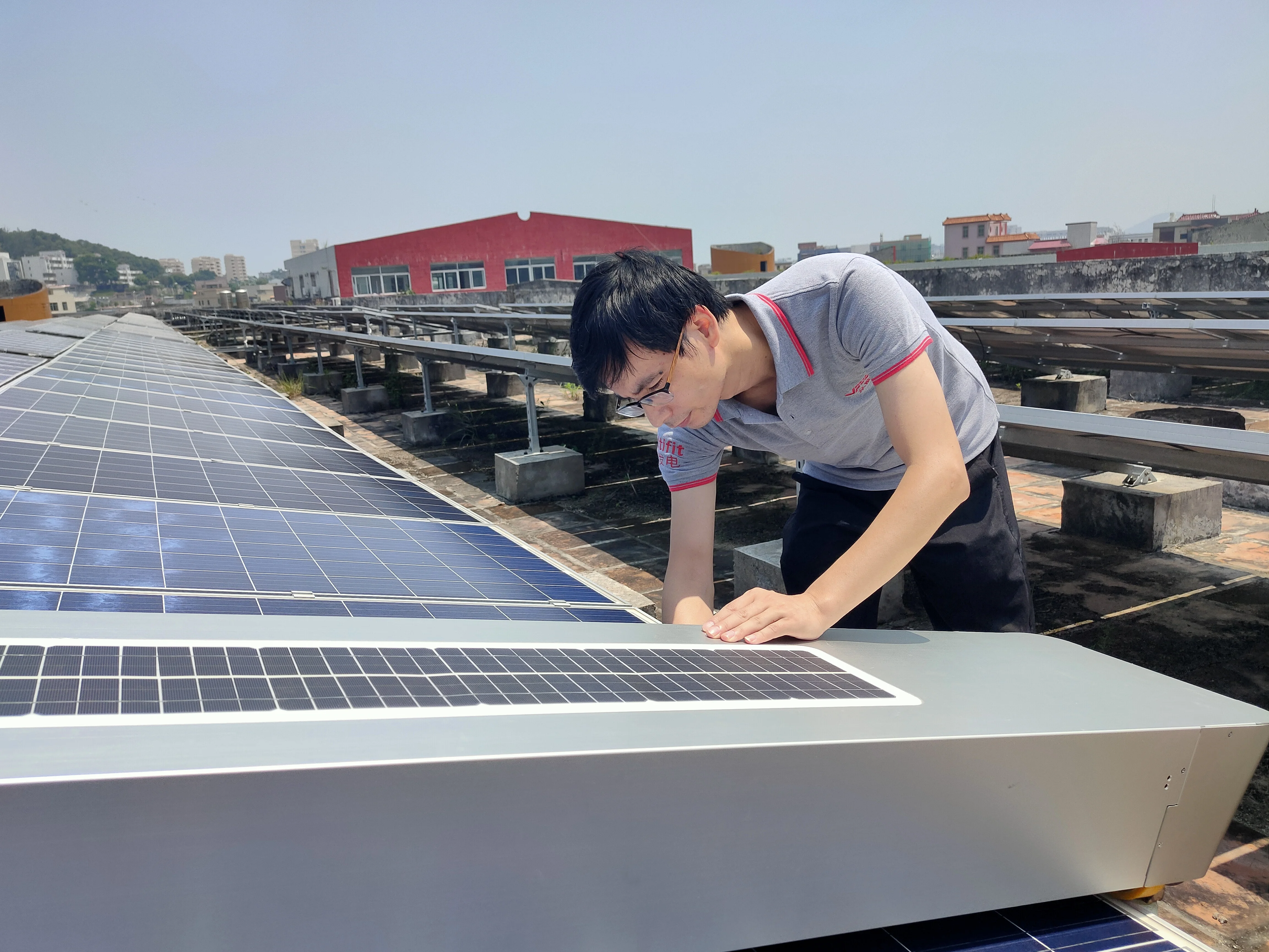 Multifit Brush Automatic 1650mm Solar Cleaning Robot Machine Auto Dry/Water Solar Panel Cleaning Robot