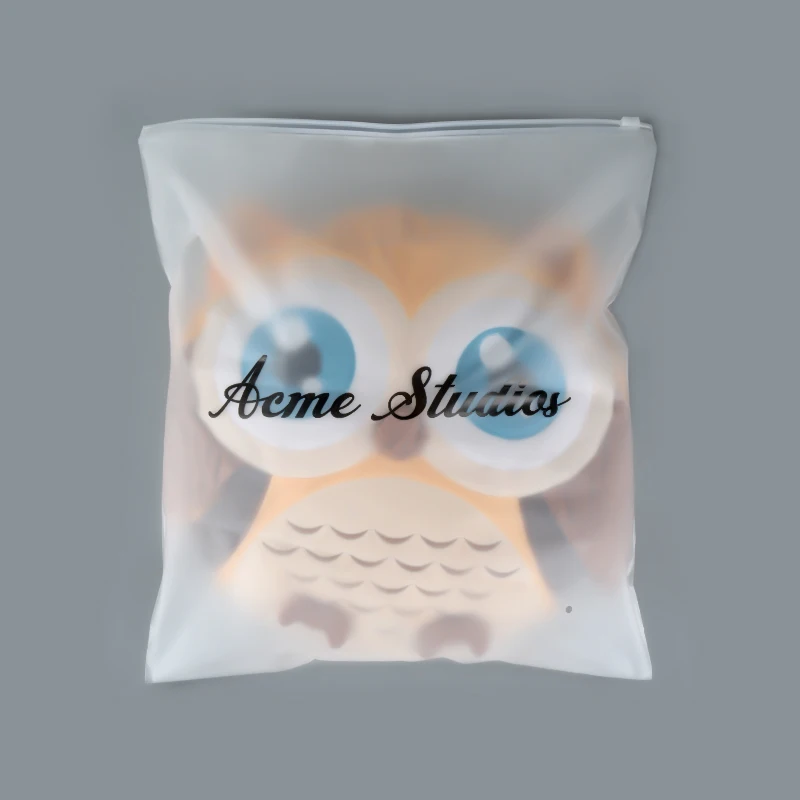 Hot Selling Customized Zip Lock Poly  Plastic Pe Frosted Zipper Bag Biodegradable T Shirt Packaging Bag With Zipper  Hang Hole