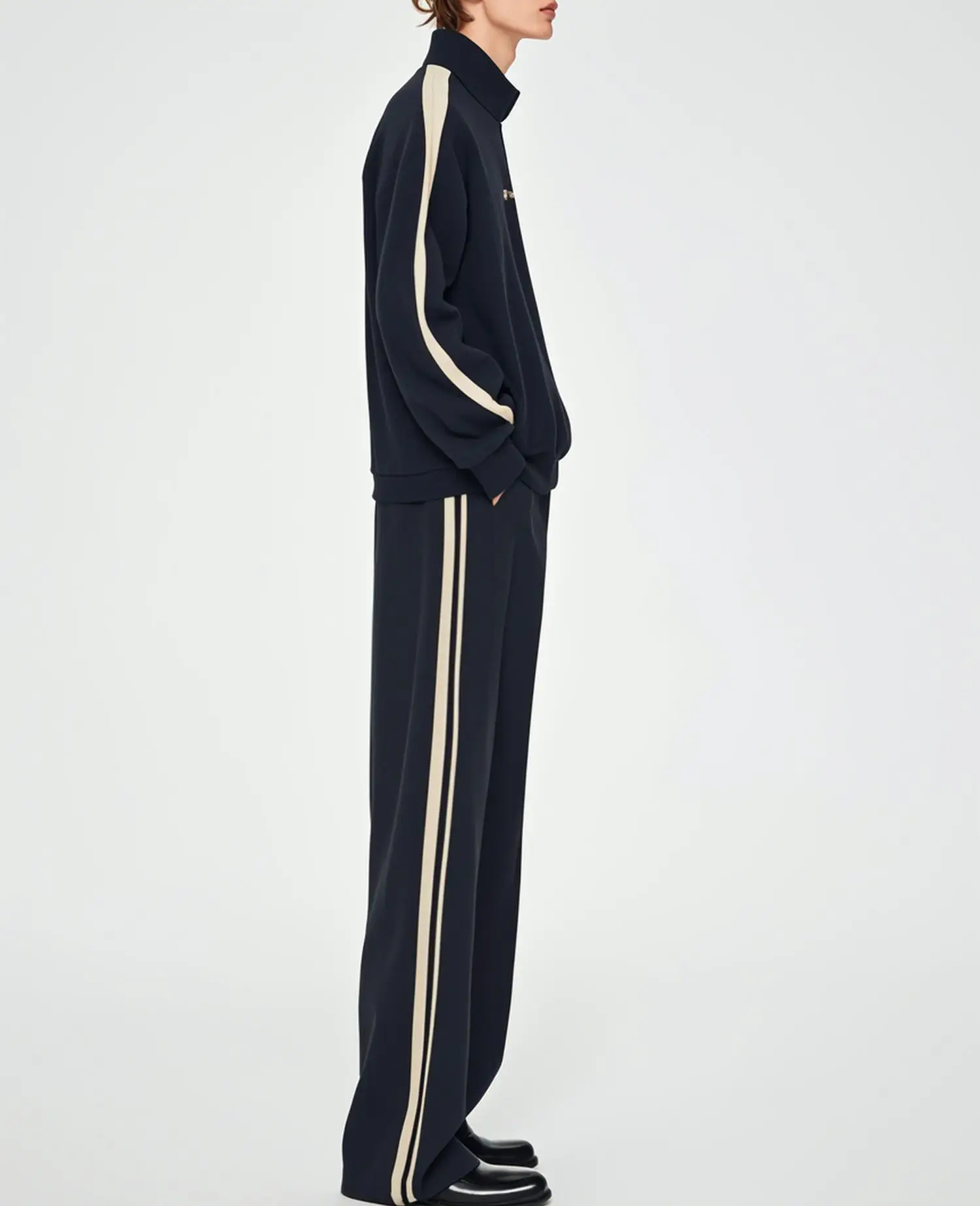 Water resistant feature benefit Mens leisure trousers made of polyester cotton blend, Feature Water resistance Benefit