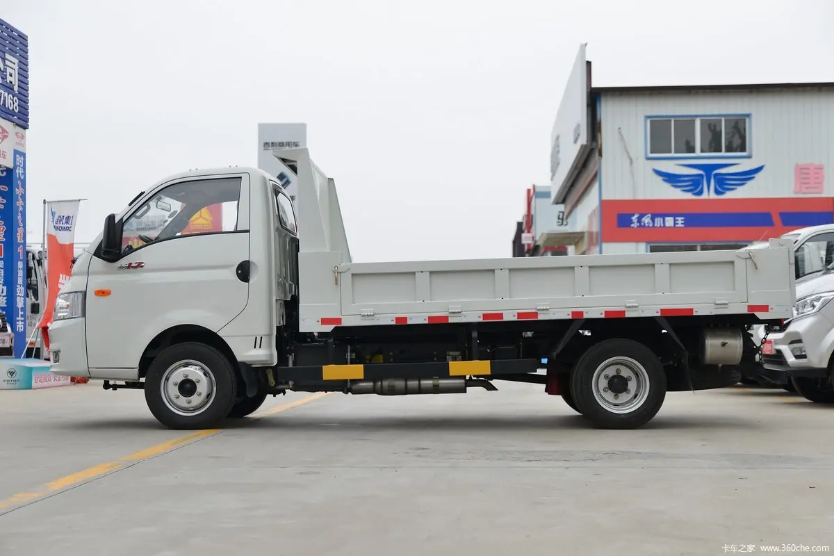 Dongfeng diesel Cargo truck Transportation Small Truck Payload 1-5 Tons truck