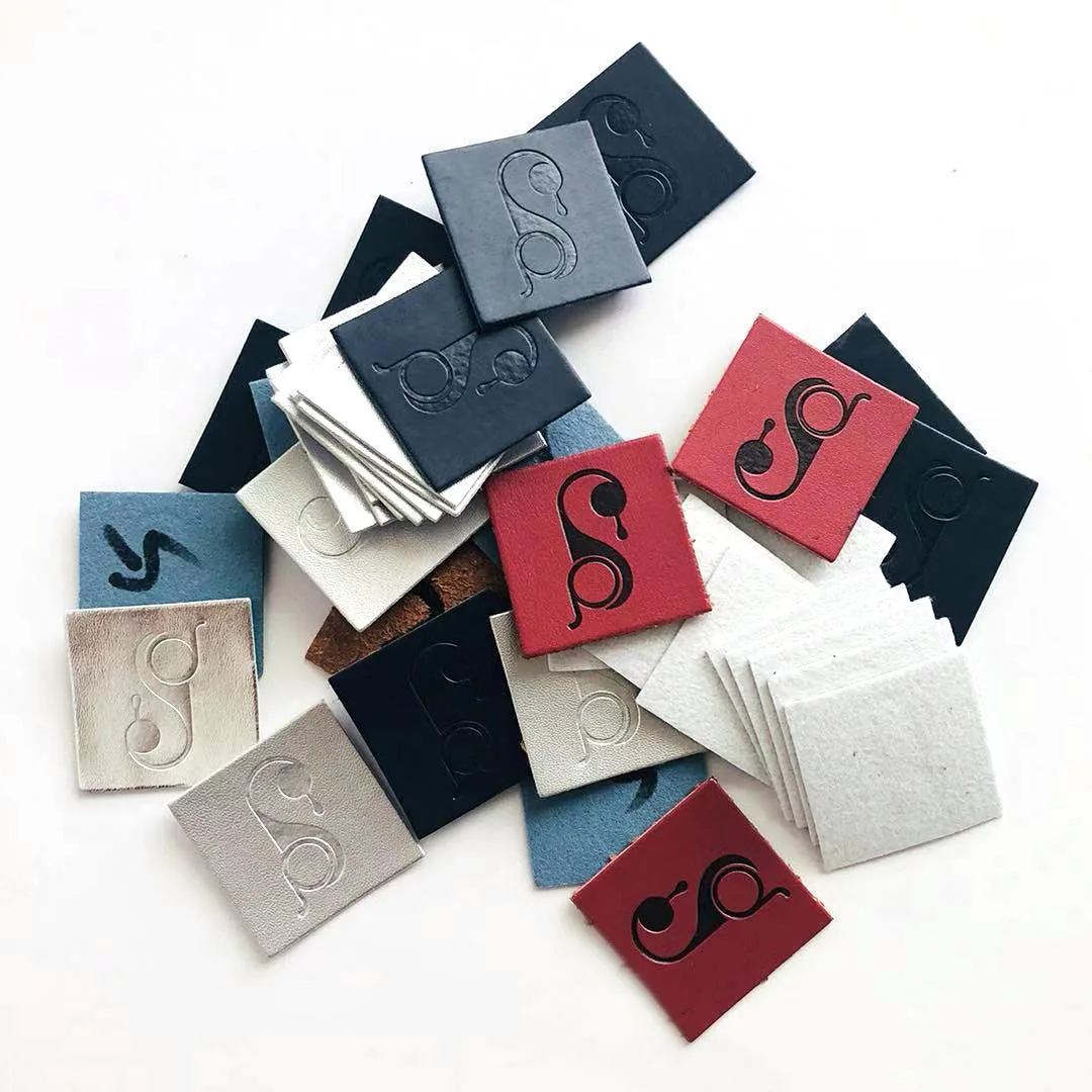 Новинка из тиснёной кожи; 4 вида цветов пользовательские печатные ярлыки для одежды этикетка на воротнике;