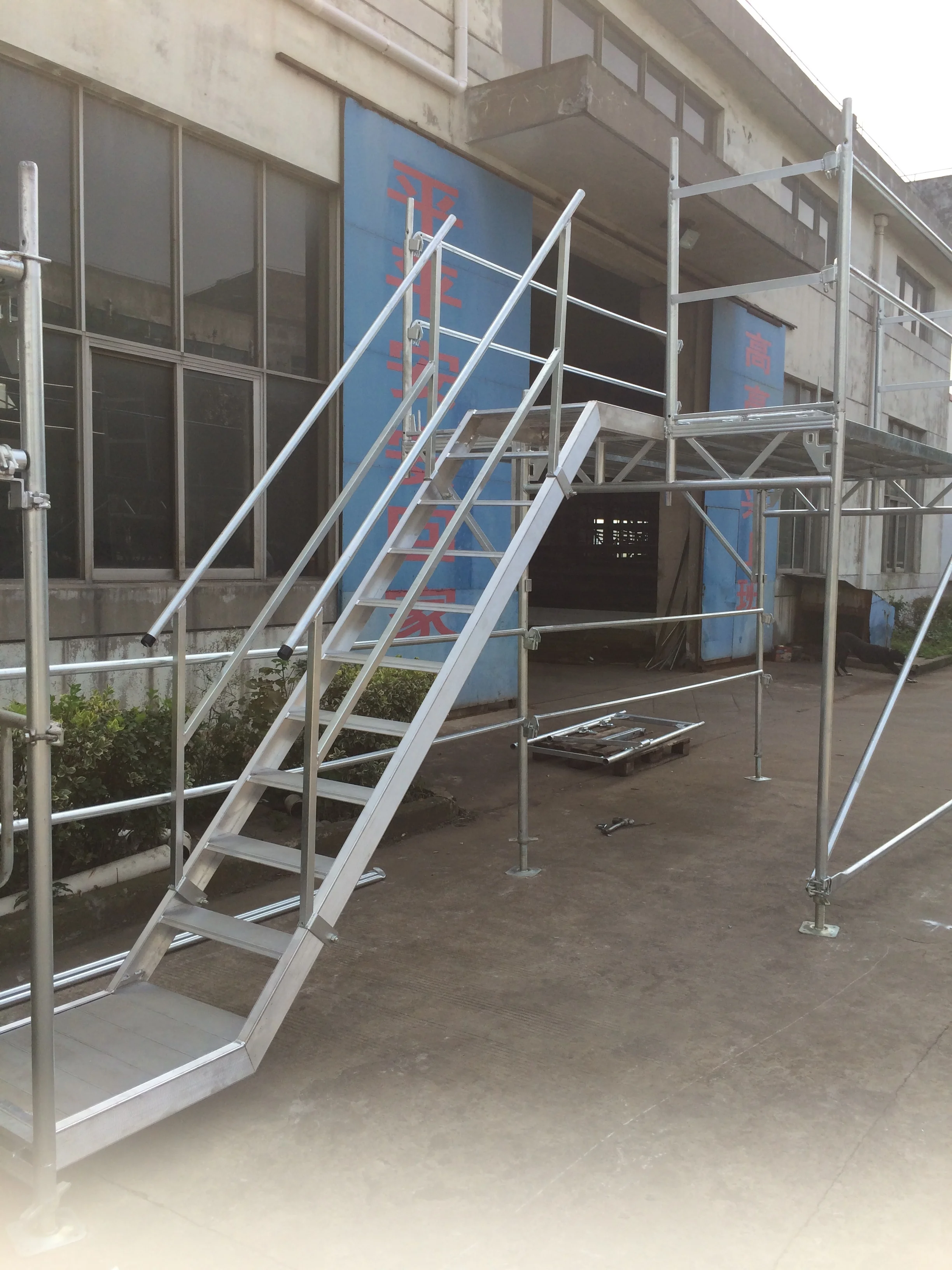 Galvanized Steel  European Layher Facade Scaffolding System With Easy Installation