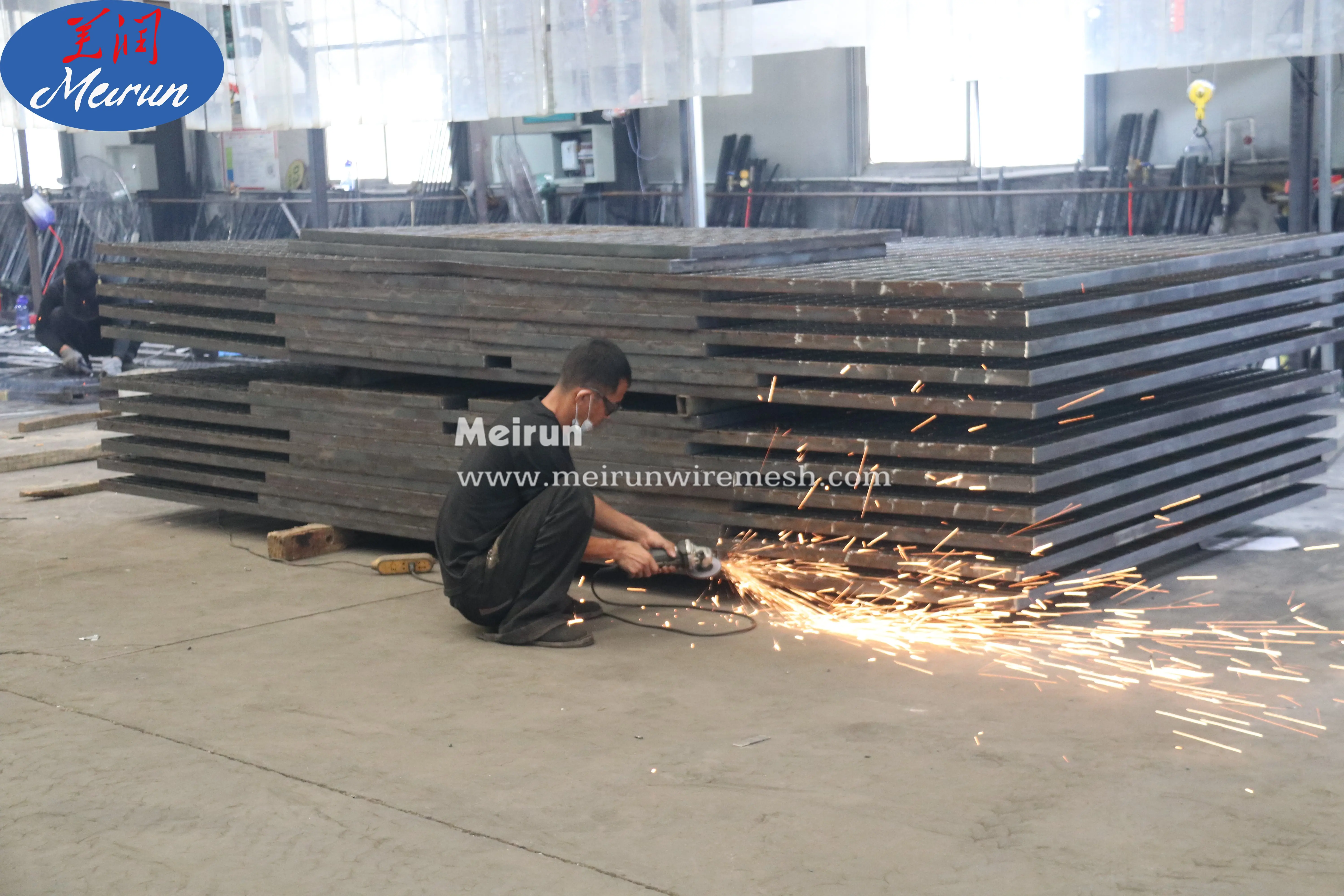 Popular in the world galvanized steel grating making machine