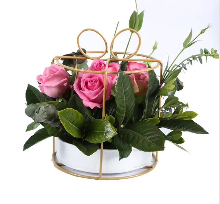 Art Heart Shape Geometric Rectangle Round Decorative Packing Portable Flower Basket Metal Iron Flower Box Frame Basket