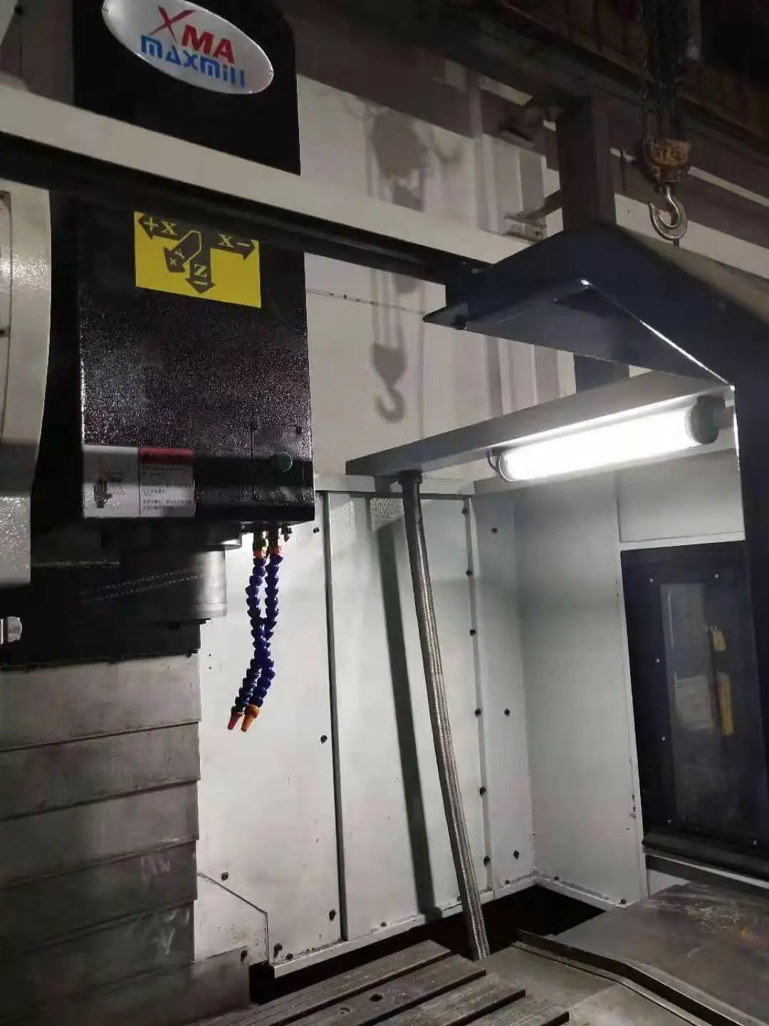 Подержанный вертикальный обрабатывающий центр с ЧПУ VMC 850 тайваньского бренда по низкой цене для продажи