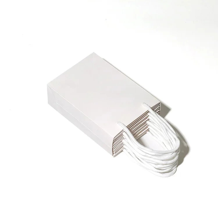 Оптовая продажа, дешевый производитель, Пользовательский логотип, печать бренда, коричневый, черный, белый крафт-пакет для покупок, подарочный бумажный пакет с ручкой