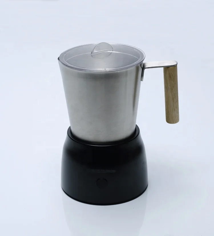 Горячий шоколад с молочным пенообразователем