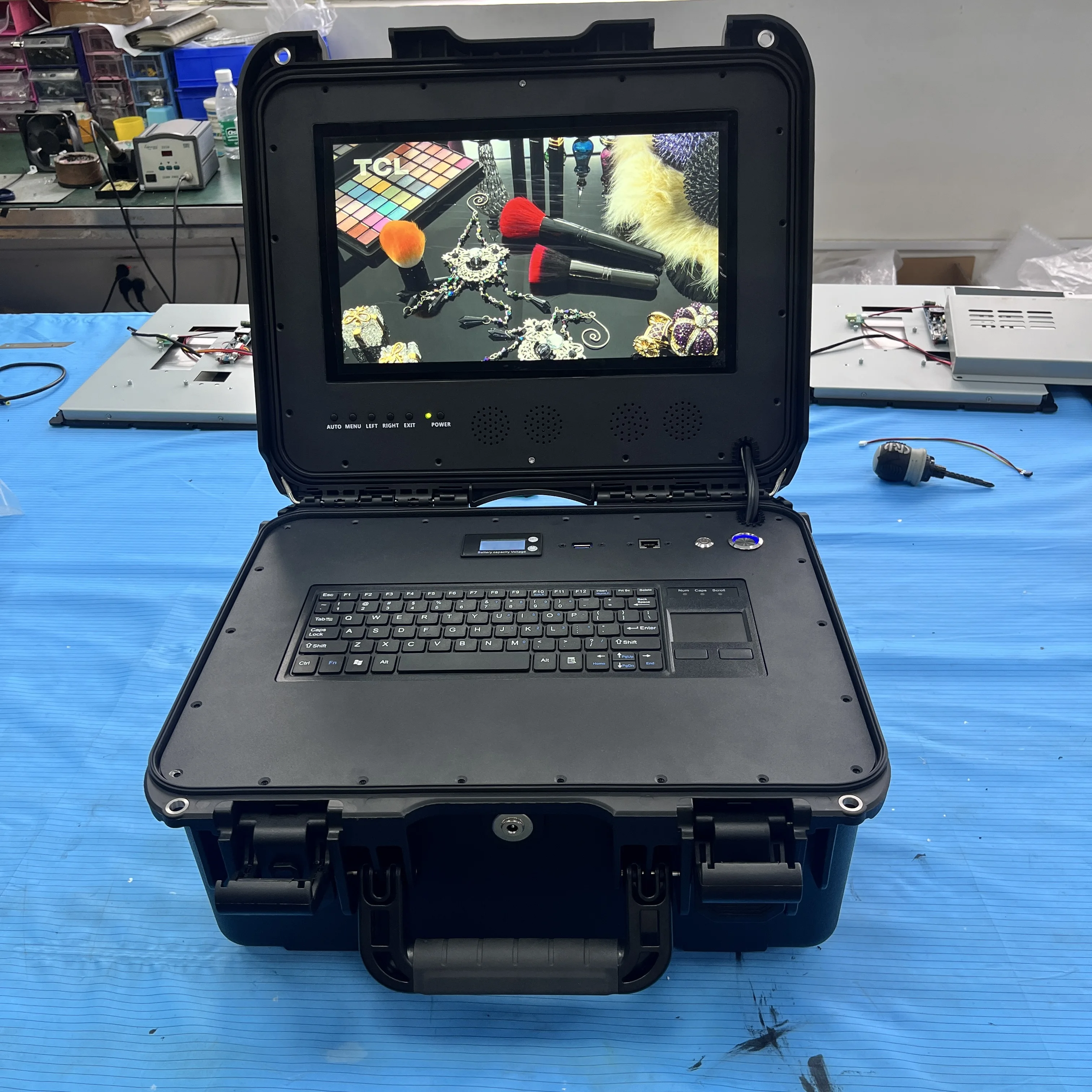 Scientific Precision Measuring 13.3 Inch 1080P LCD Handheld Portable Industrial Control Aerial Display Case Waterproof