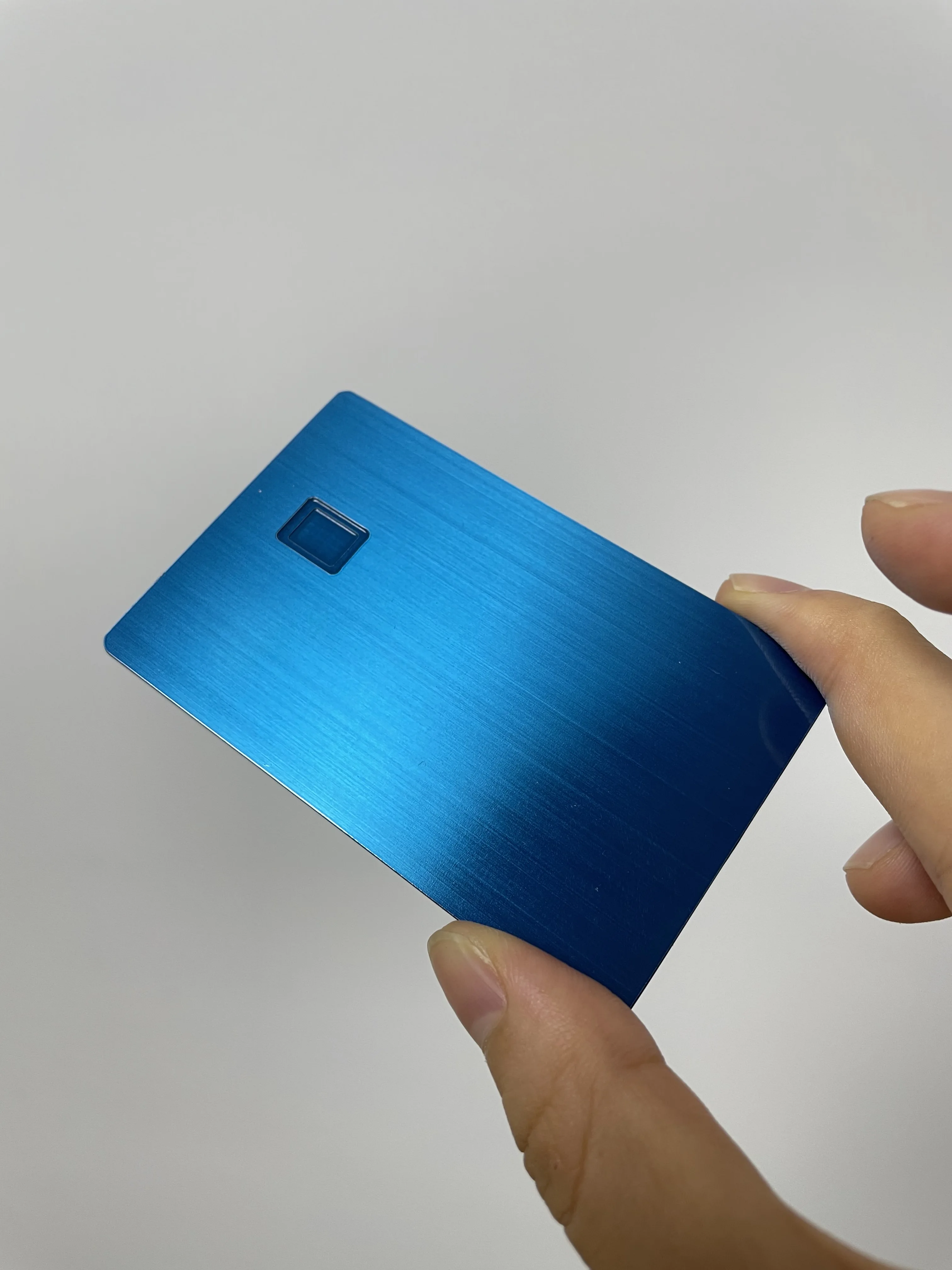 EMV чип слот металлическая Кредитная дебетовая карта с черной магнитной полосой и фирменной
