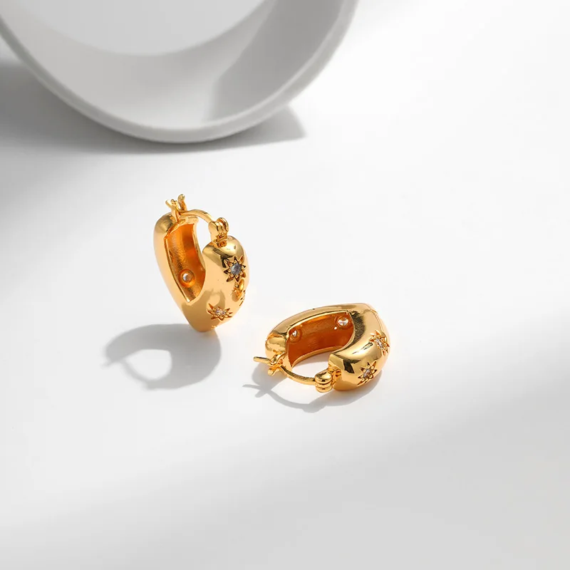 Stylish Metal Irregular Openwork Heart Shaped Zircon Earrings Brass 18K Filled Gold Jewelry For Women To Wear On a Daily Basis