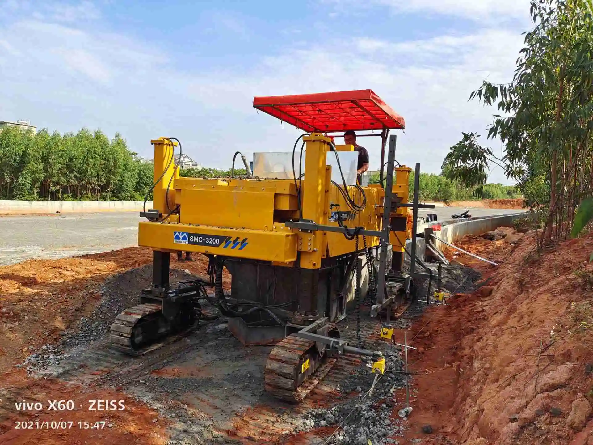 Cement Slipform  Paving Machine For Water Channels