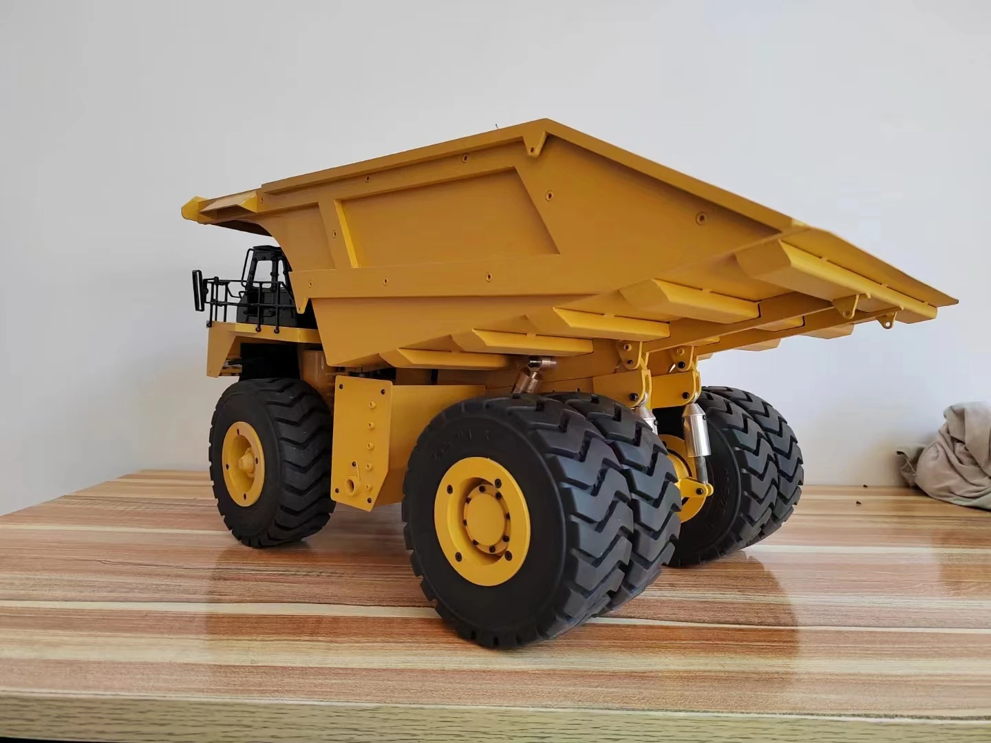 Все металлические гидравлические модели Cat 793D rc горного грузовика