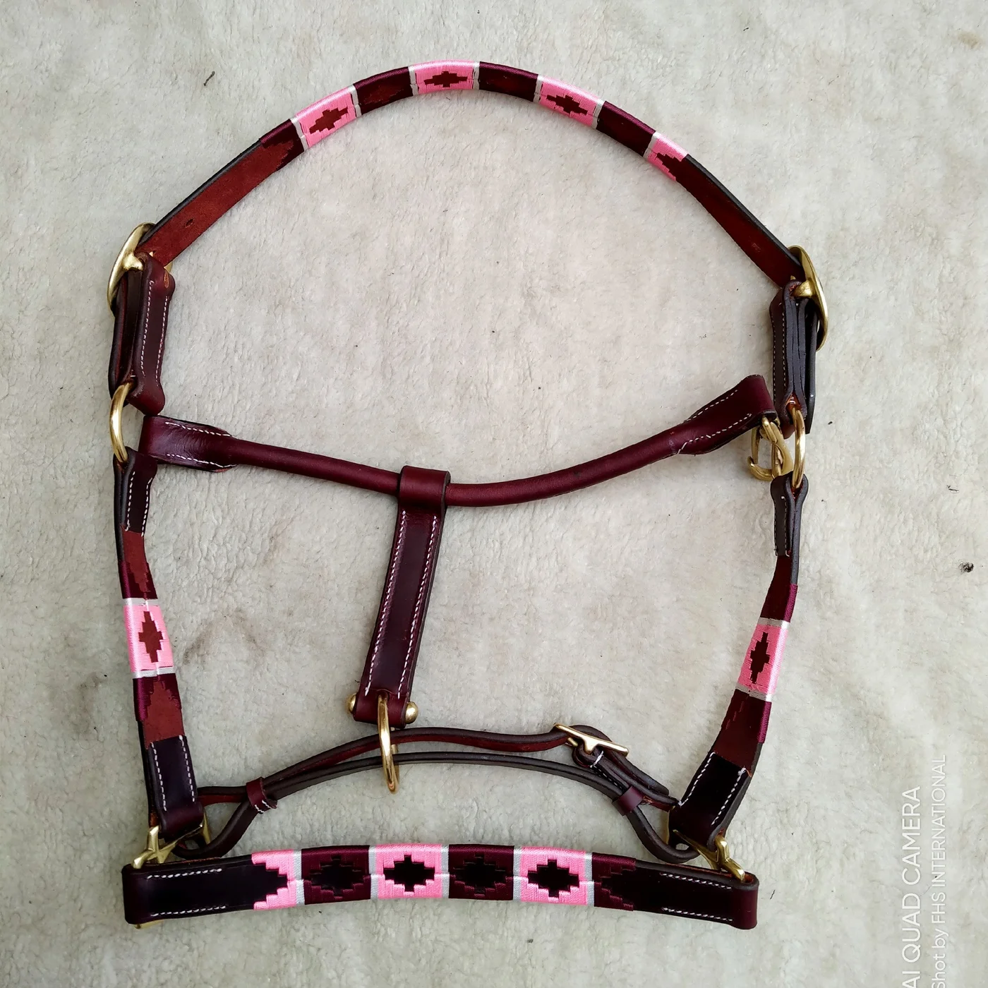 Лучшее качество-кожаная поло с лямкой на шее-уникальная комбинация-каштановый коричневый кожаный с розовыми и бордовыми нитями