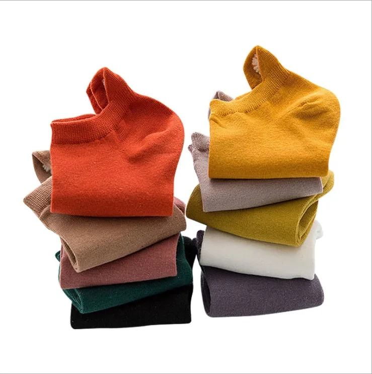 
Embroidery Daisy with three dimensional socks heel and Simple shape cotton socks for women 