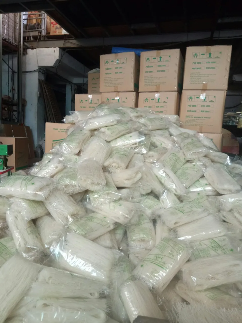 Dried Rice Vermicelli 0.8 mm/good quality made from 100 % white rice/Vietnam rice Vermicelli for farmily cookng