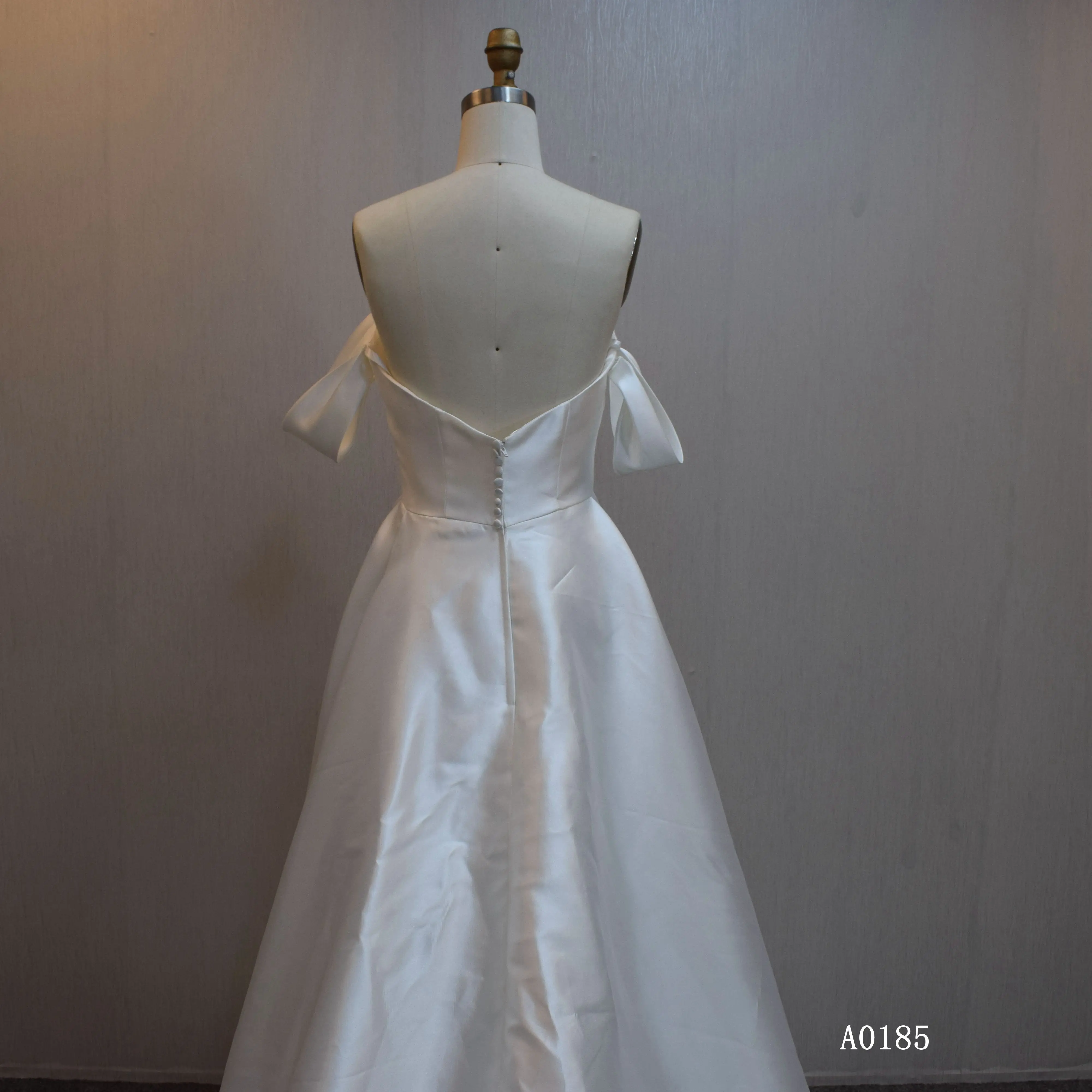 European and American Classic Ivory Sweetheart Neckline Collar Shoulder Sleeve Wedding Dress