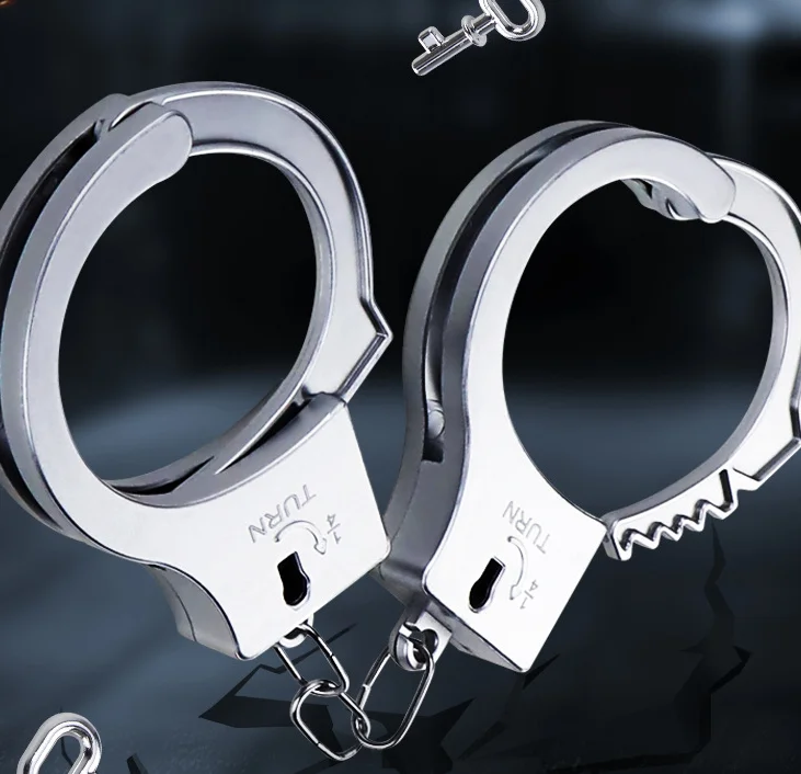 Classic Plastic Toy Handcuffs for Children Creative Play House Props with Electroplating Unisex for Ages 5 to 7 Vending Machines