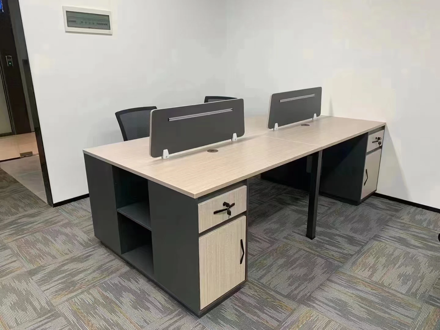 Cubicle Partition Flexible 4 Person Office Desk Modern Table Office Furniture