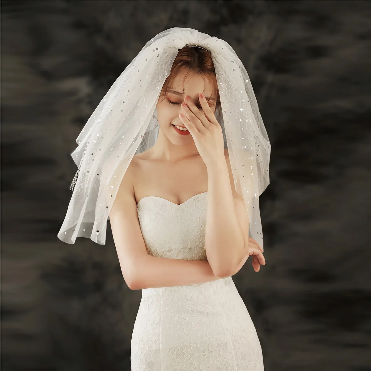 ROMANTIC New Glisten Short Length Lace Wedding Veils Bridal Veil with Comb