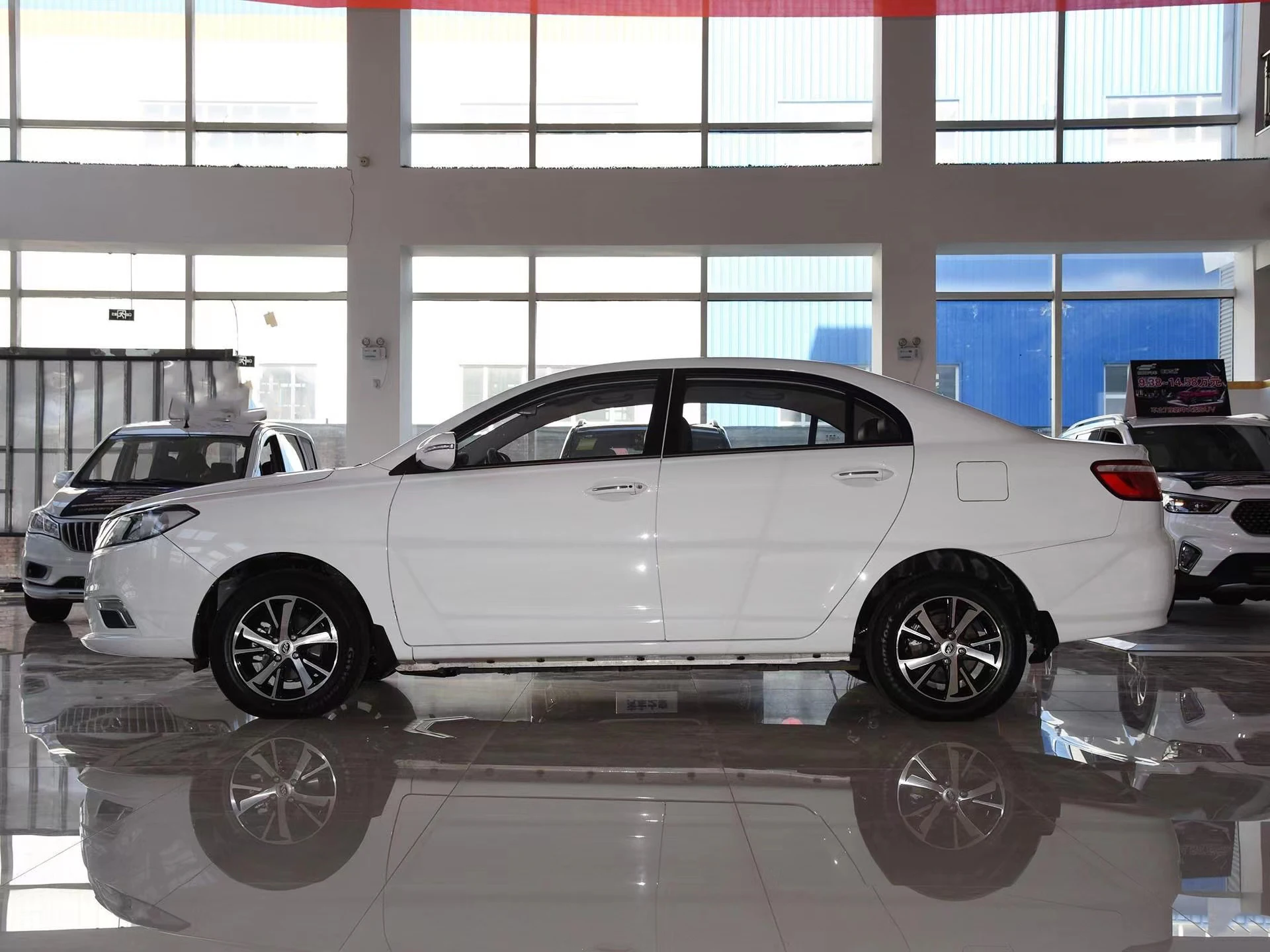 2018 adult second-hand car Lifan 650EV compact model pure electric cruising range 305km airbag