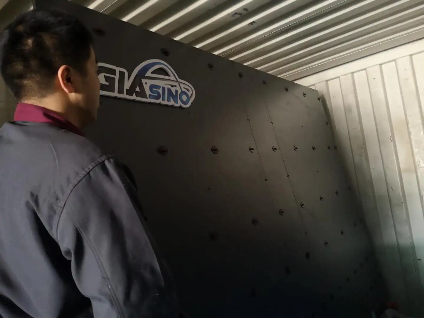 Automatic sealing robot for double glazing glass making machine