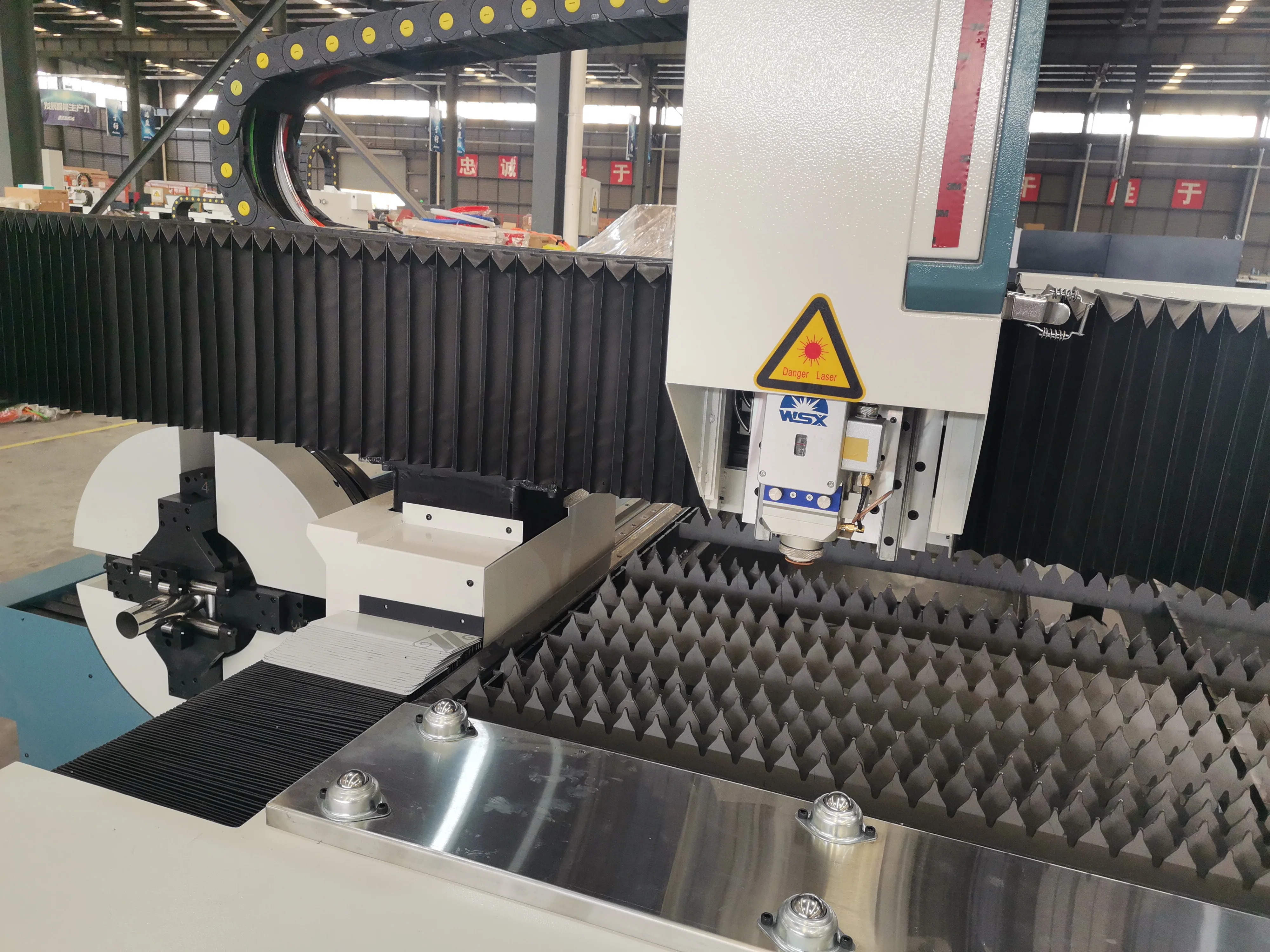 Suda Cypcut Low Price Iron Steel Metal 1500W 2000W 3000W Fiber Laser Cutting Machine