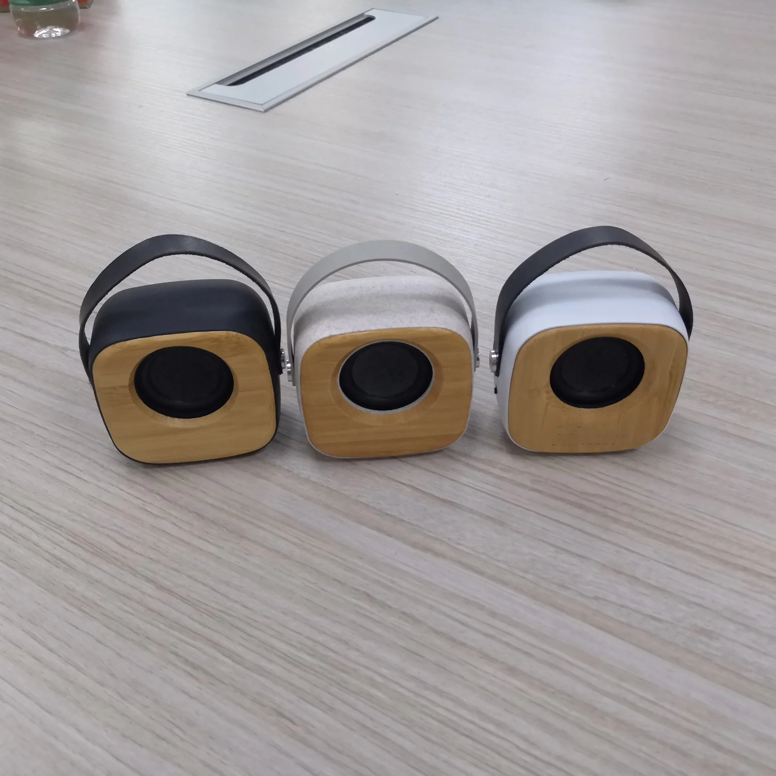 
Custom OEM Bt Promotion Gift Outdoor Hands Free Mini Portable Wireless With Remote Controlled Wheat Straw Bamboo Bt Speaker 