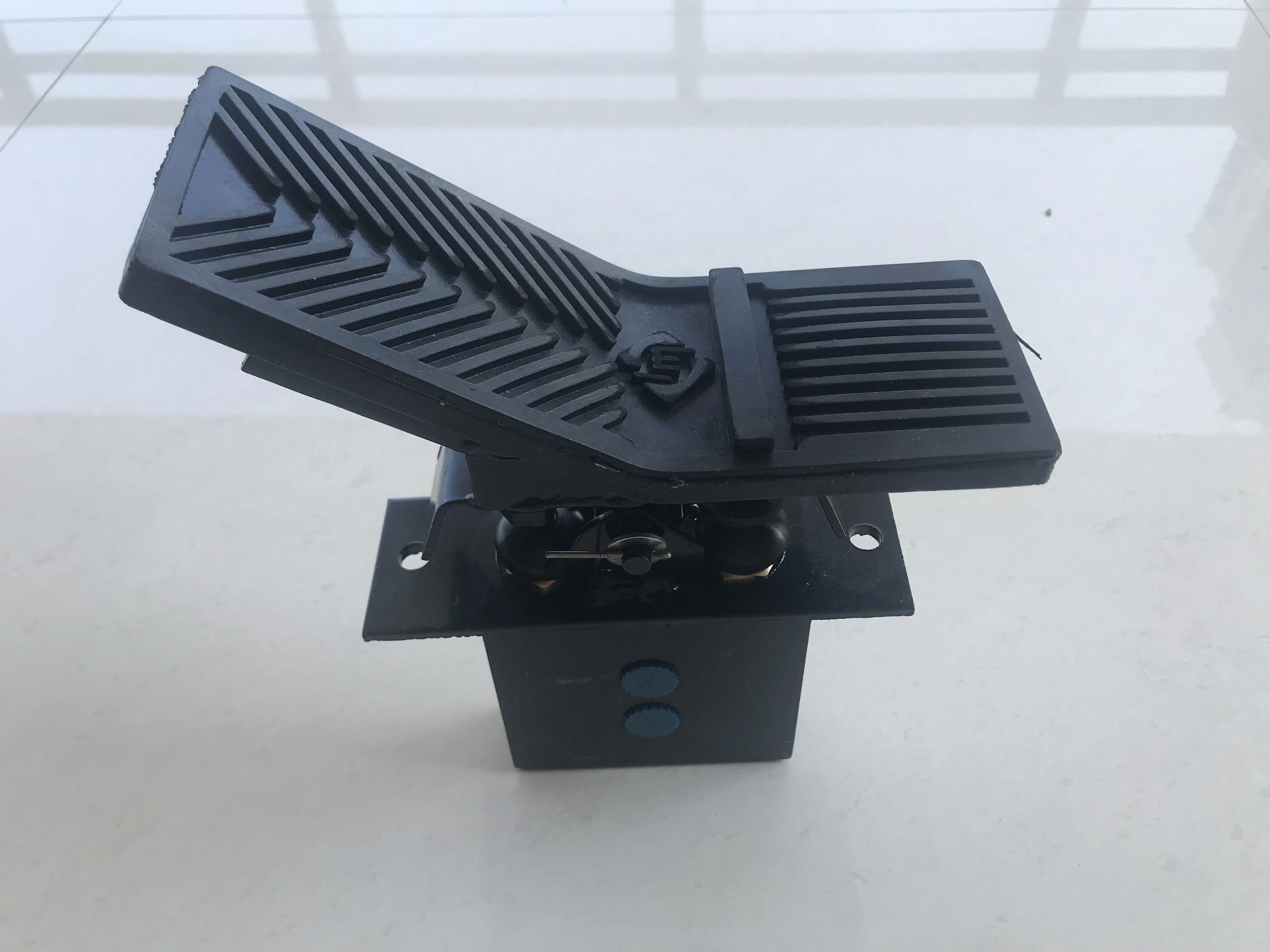 Hydraulic breaker parts auxiliary line piping kits Double way Foot excavator Pedal Valves