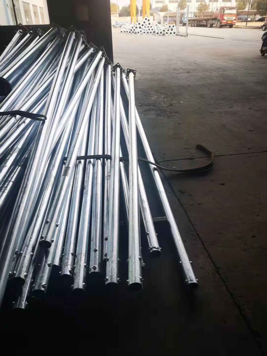 Customized outdoor 4m 5m 6m 7m 8m 9m 10m 12m double single arm price galvanized steel solar street light pole post lamp