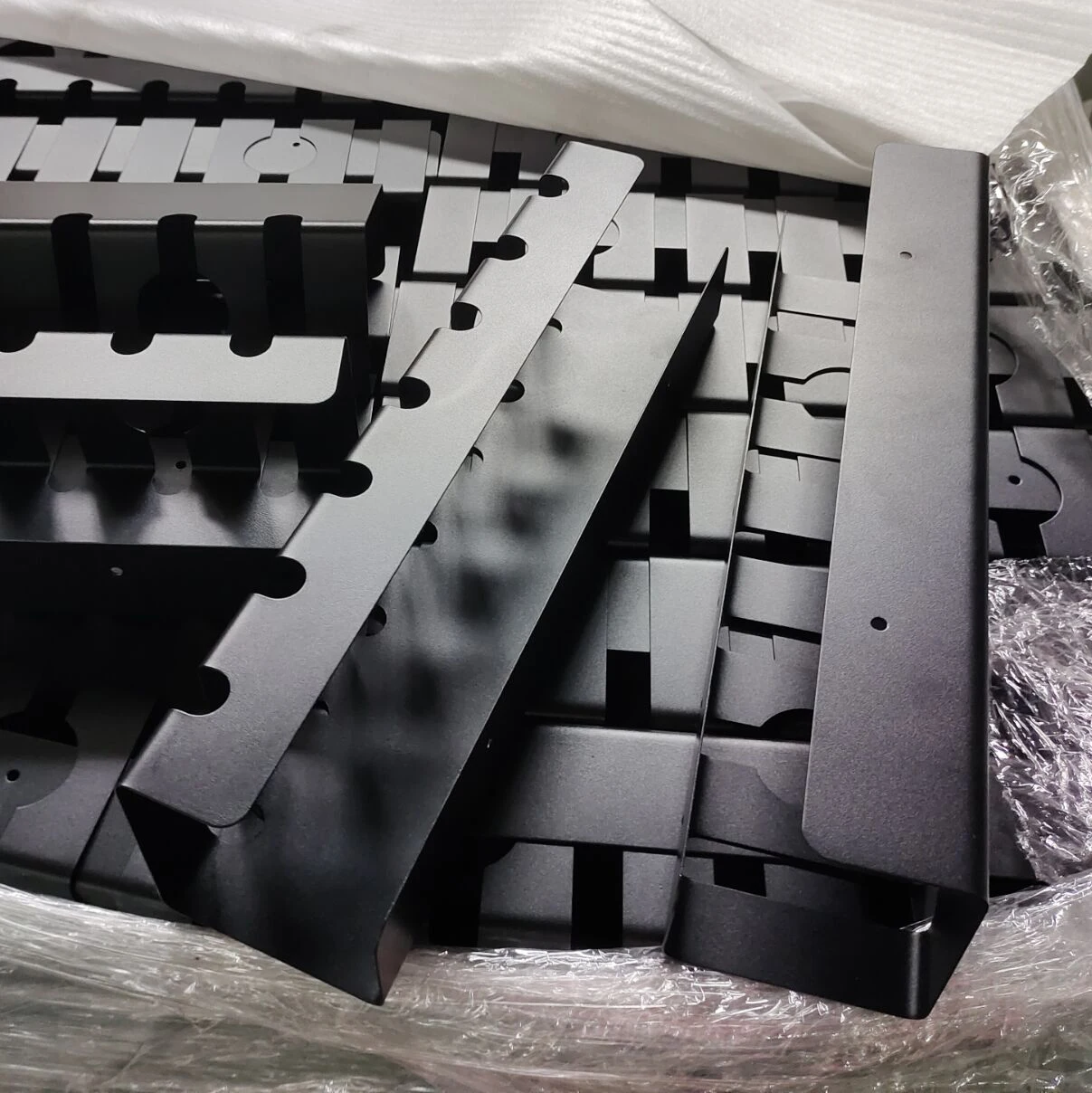 Перфорированные расширяющиеся гибкие электрические кабельные лотки из углеродистой стали для офиса