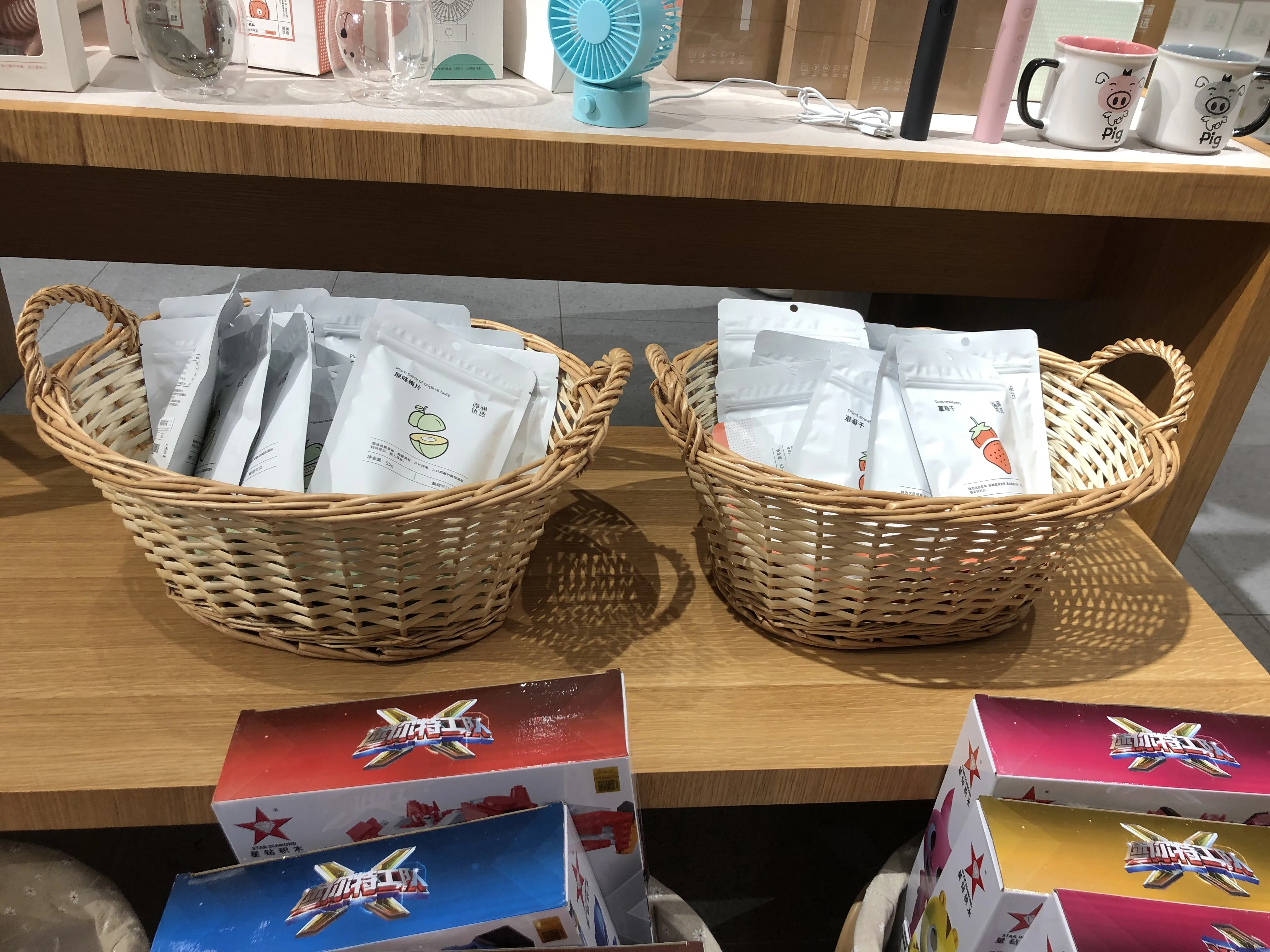 3-Tier 3 Round Willow Basket Display with Sign Frame and Sign Clips shopping mall display basket