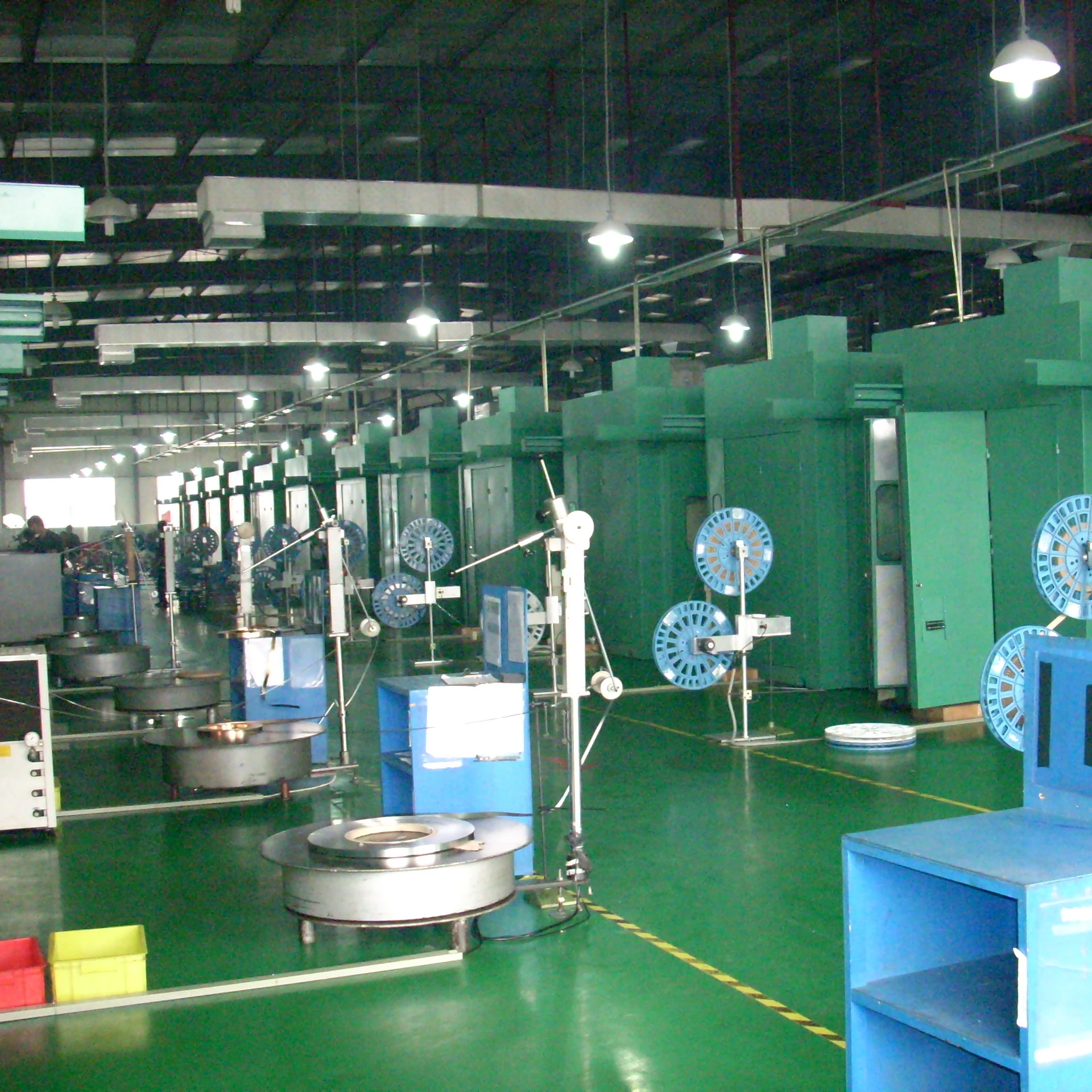 Крышка звукоизоляции применима к устройству для пробивки дыроколов большого размера и сборной линии автозапчастей