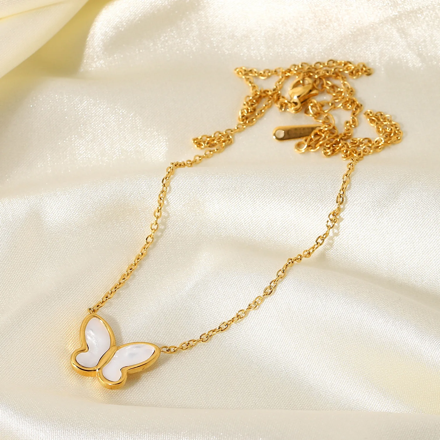 2022 Europe and America 14K golden white shellfish butterfly gold chain necklace for ladies